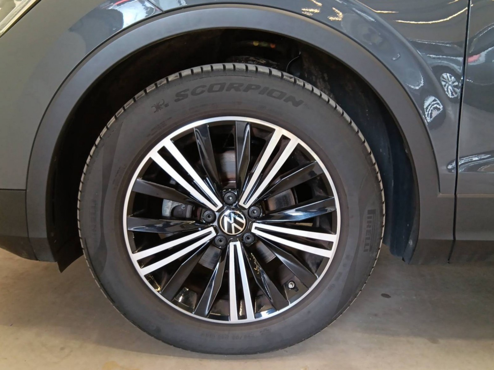 VOLKSWAGEN - TIGUAN - #188716 - 23