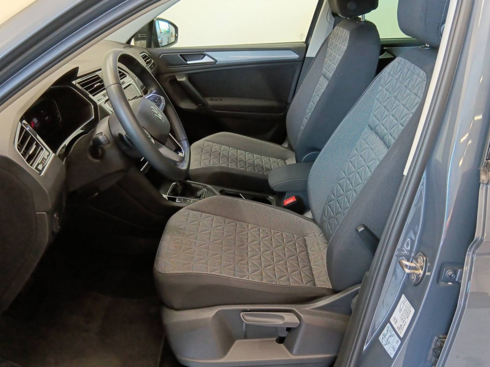 VOLKSWAGEN - TIGUAN - #188716 - 24