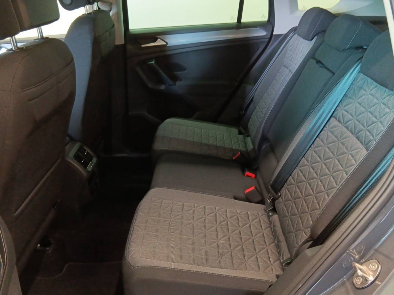 VOLKSWAGEN - TIGUAN - #188716 - 25