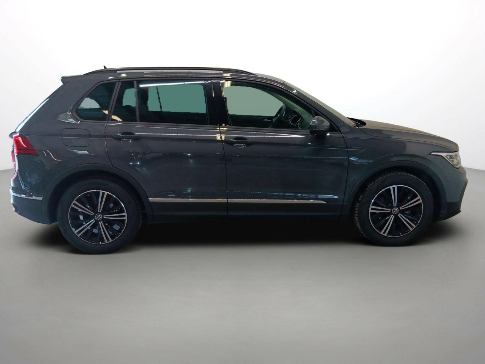 VOLKSWAGEN - TIGUAN - #188716 - 15