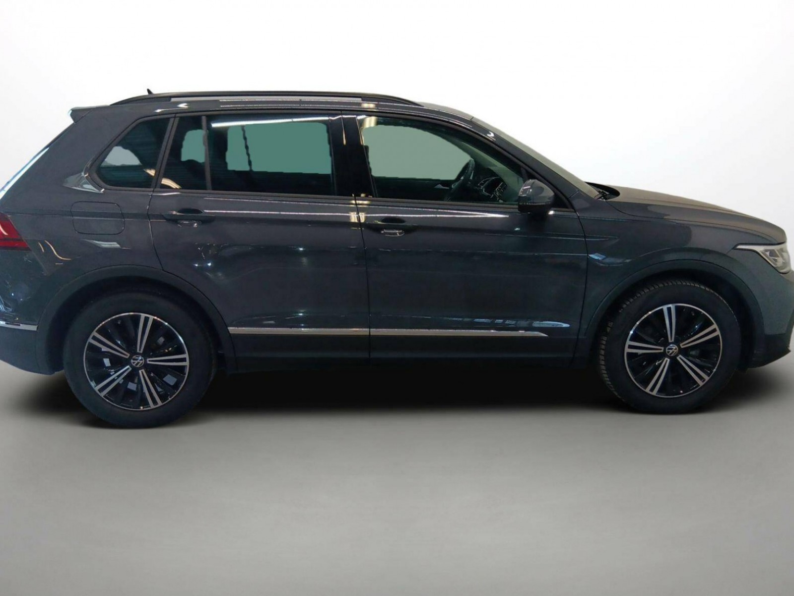 VOLKSWAGEN - TIGUAN - #188716 - 32