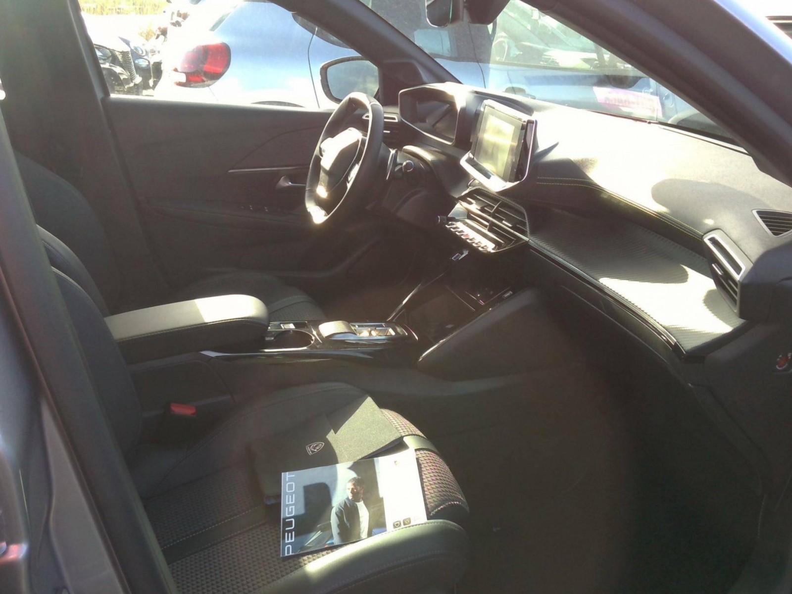 PEUGEOT - 208 - #191994 - 3
