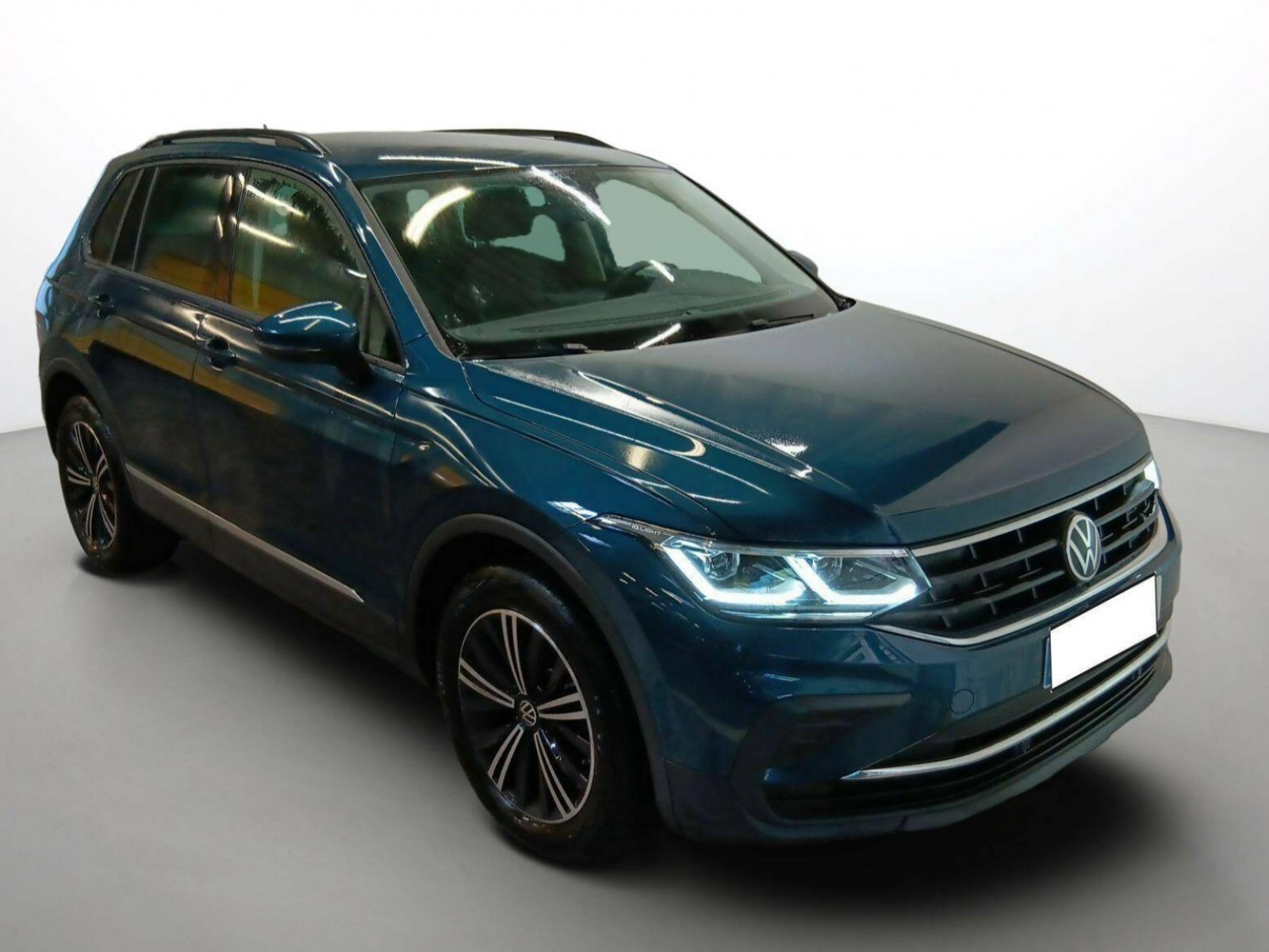 VOLKSWAGEN - TIGUAN - #189749 - 1