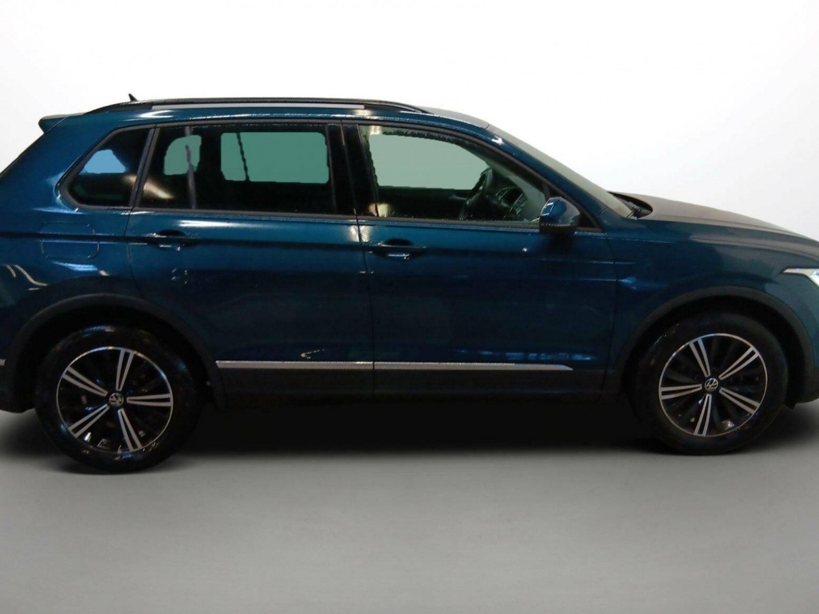 VOLKSWAGEN - TIGUAN - #189749 - 14