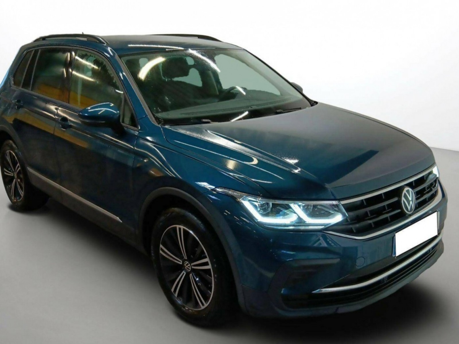 VOLKSWAGEN - TIGUAN - #188713 - 17