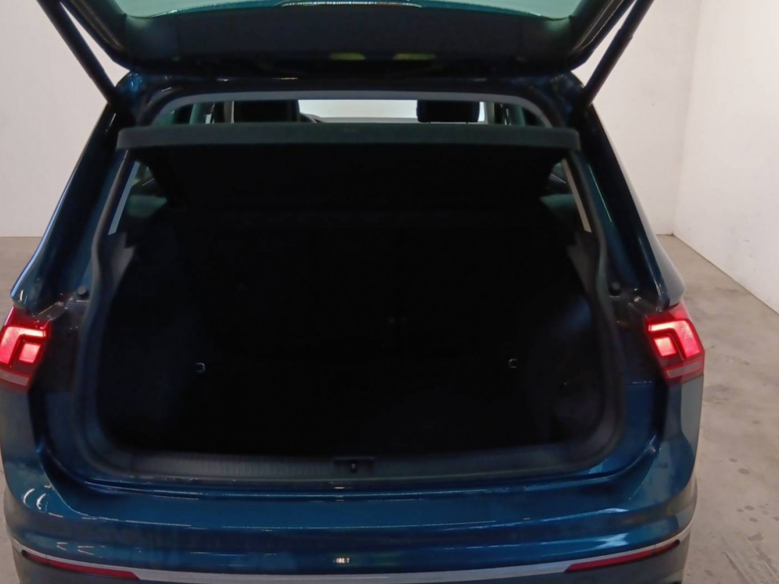 VOLKSWAGEN - TIGUAN - #188713 - 28