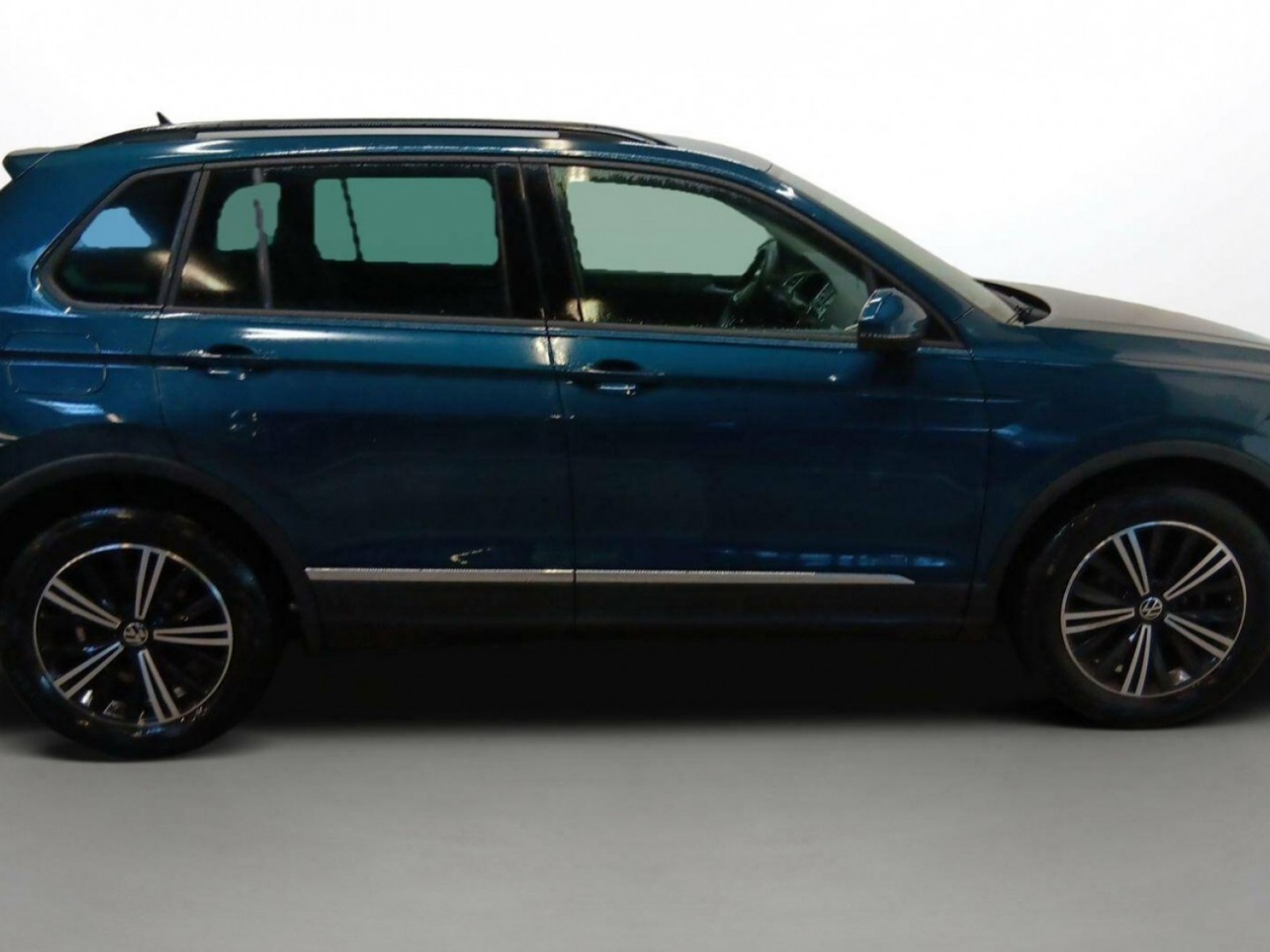 VOLKSWAGEN - TIGUAN - #188713 - 30