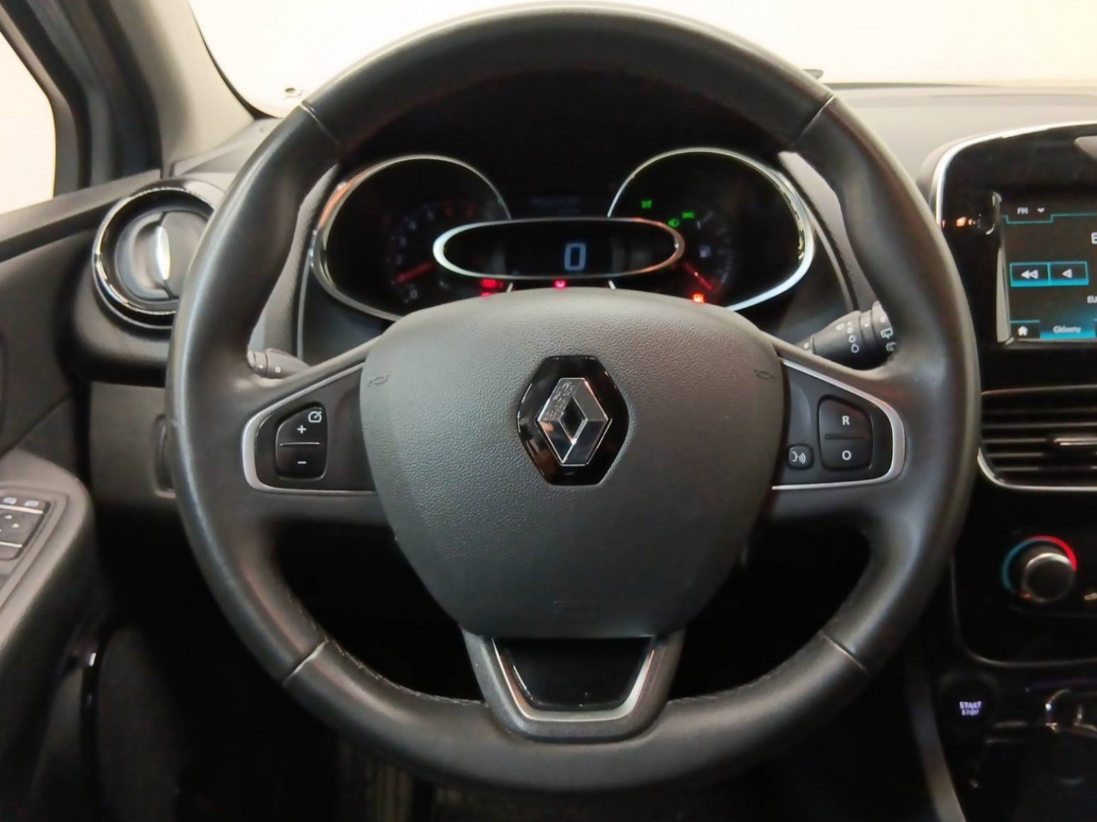 RENAULT - CLIO IV - #198366 - 26