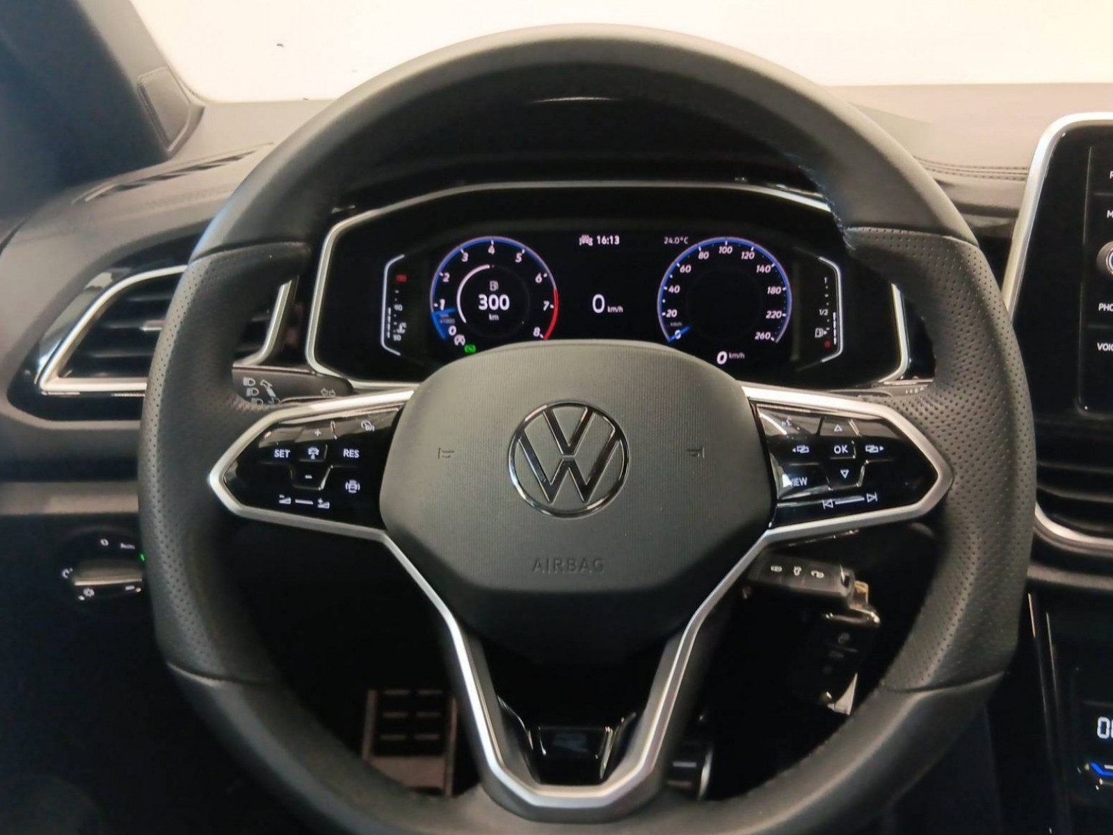 VOLKSWAGEN - T-ROC - #182652 - 10