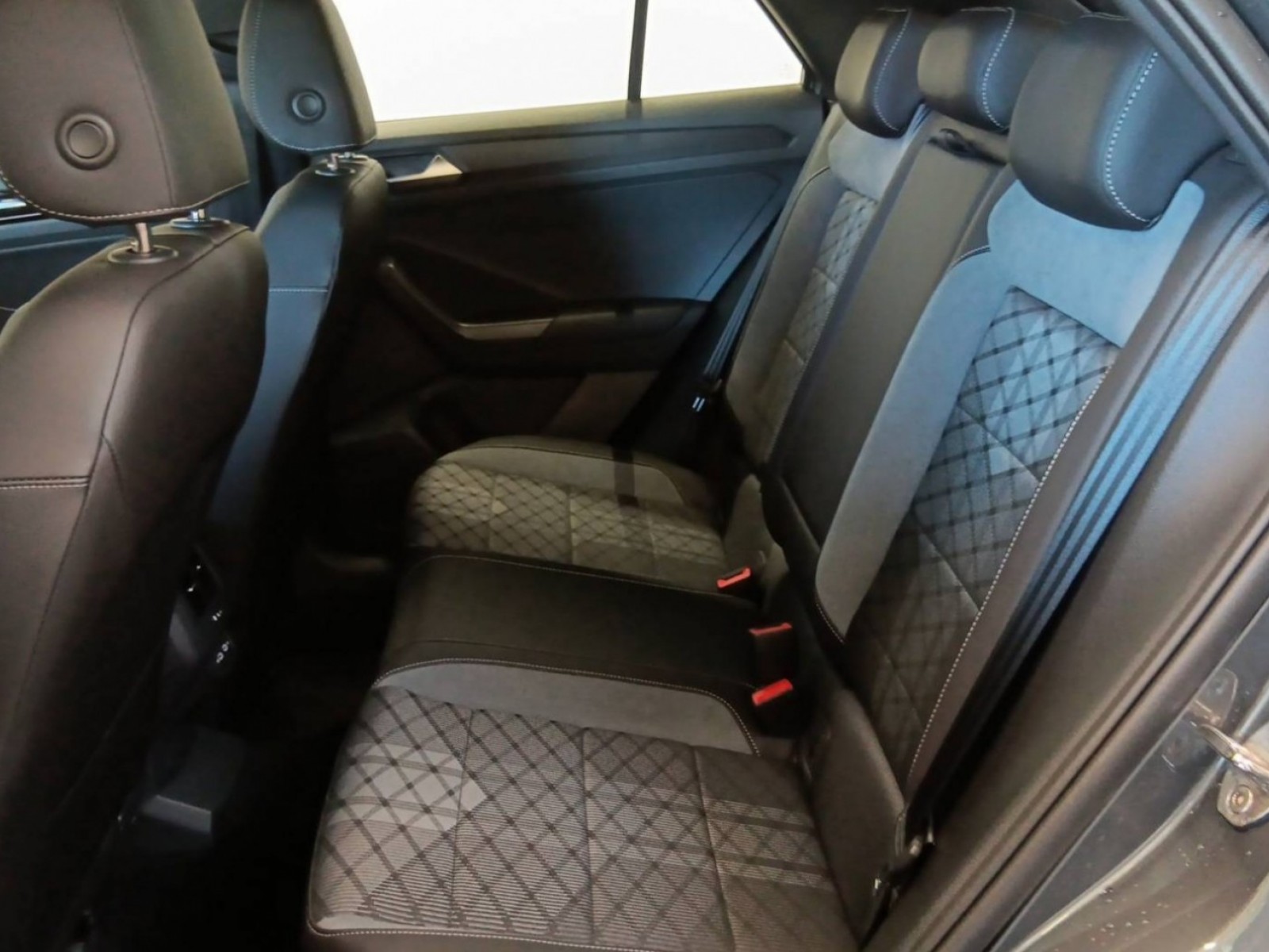VOLKSWAGEN - T-ROC - #182652 - 25