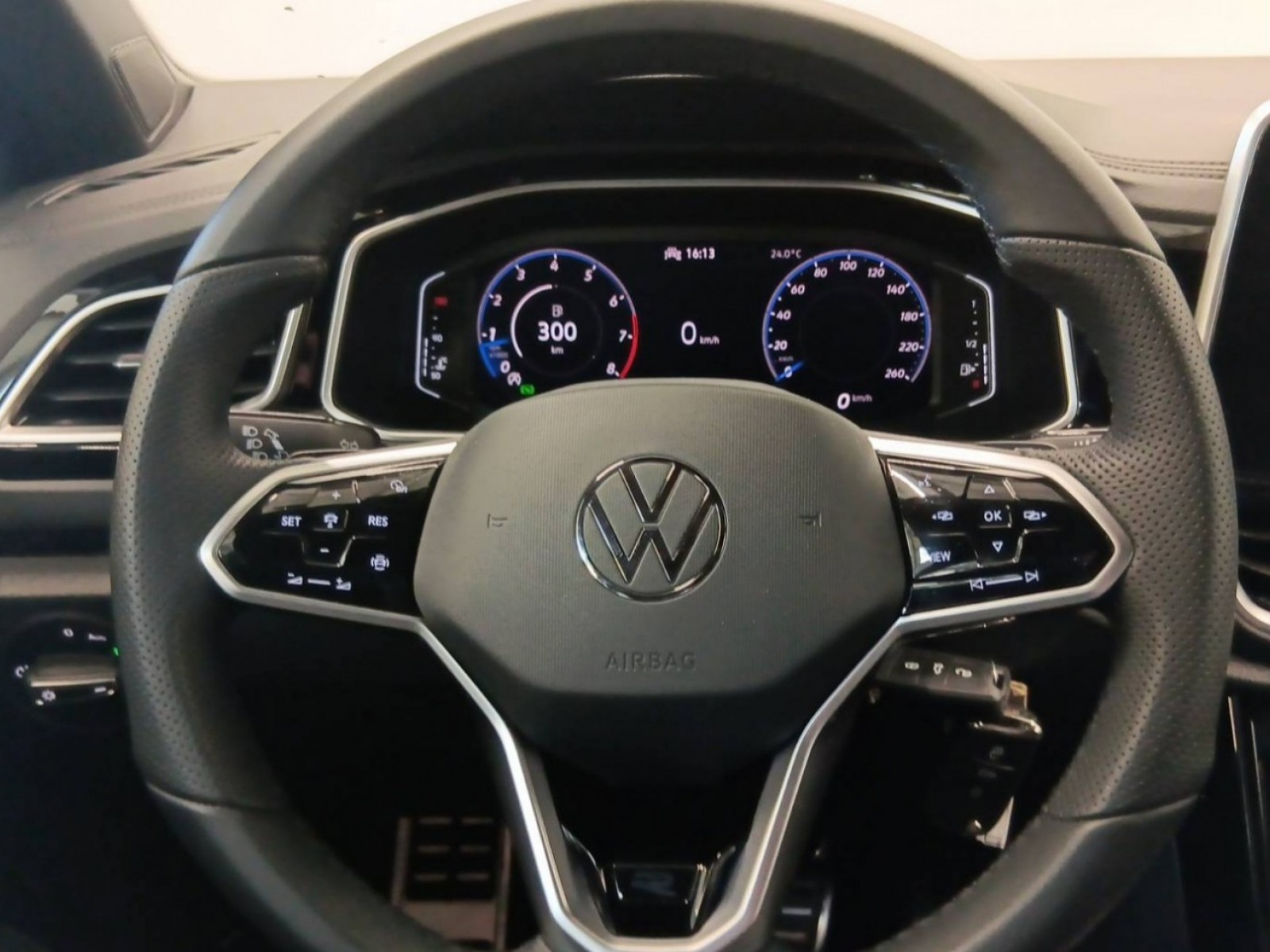 VOLKSWAGEN - T-ROC - #182652 - 27