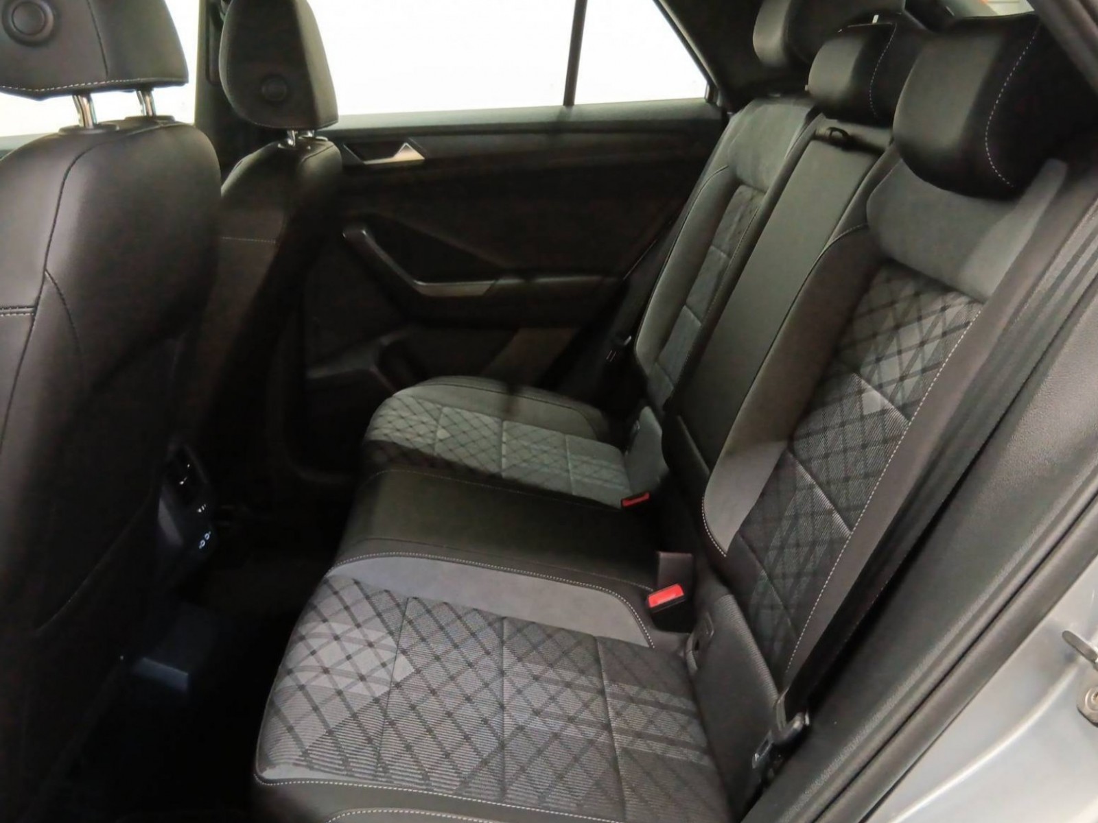 VOLKSWAGEN - T-ROC - #182655 - 8