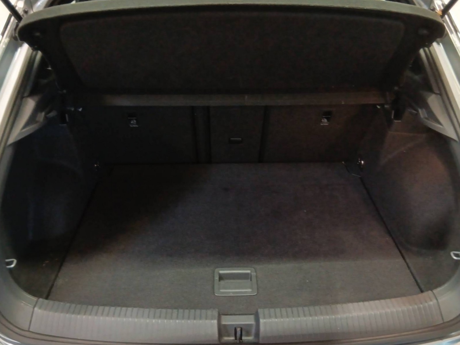 VOLKSWAGEN - T-ROC - #182655 - 12