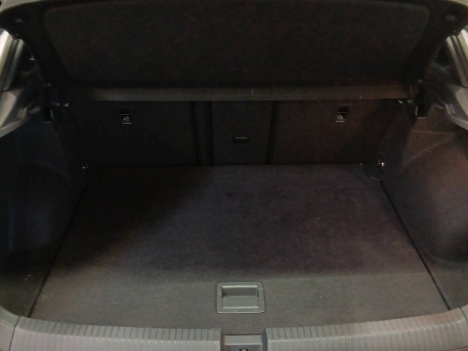 VOLKSWAGEN - T-ROC - #182658 - 12
