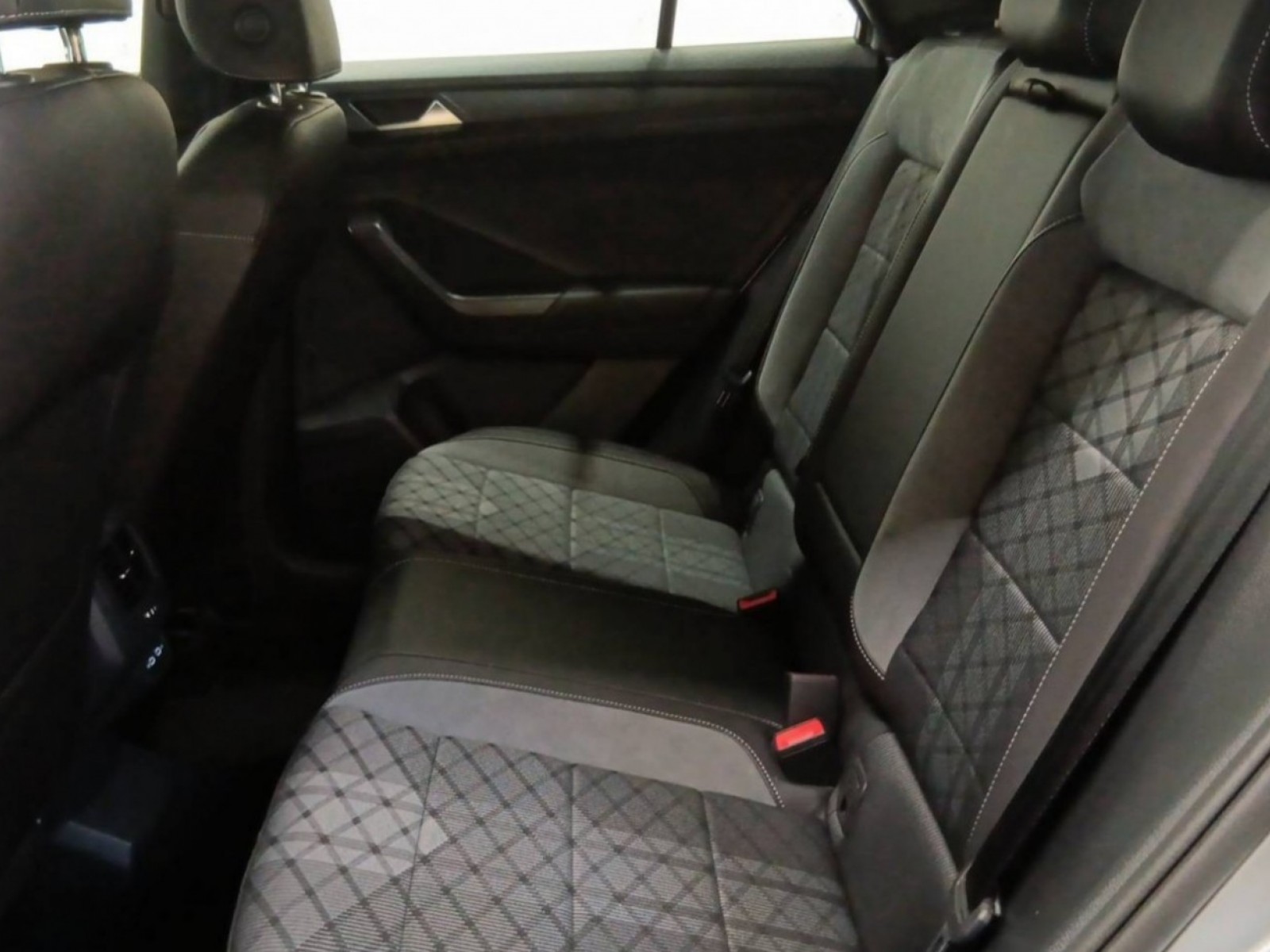 VOLKSWAGEN - T-ROC - #182657 - 24