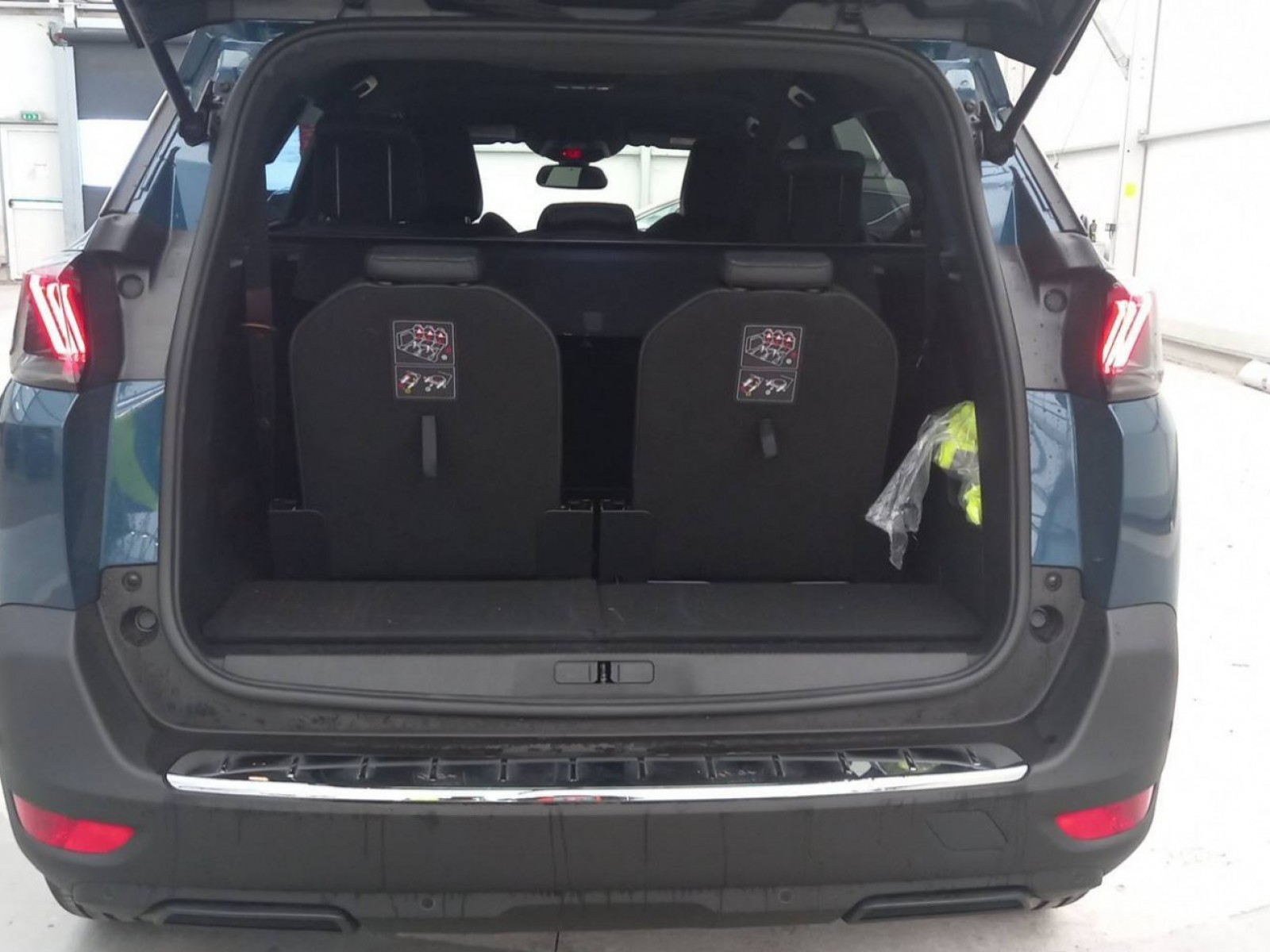PEUGEOT - 5008 - #337420 - 24