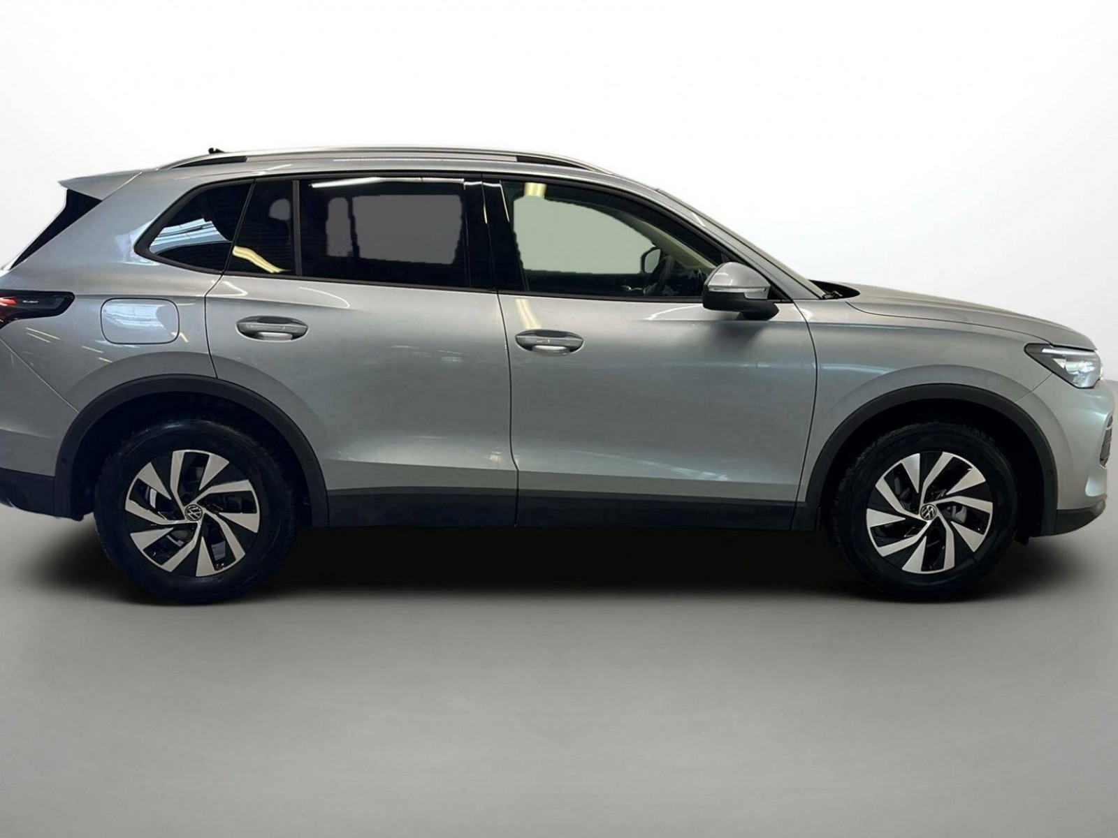 VOLKSWAGEN - TIGUAN - #189859 - 32