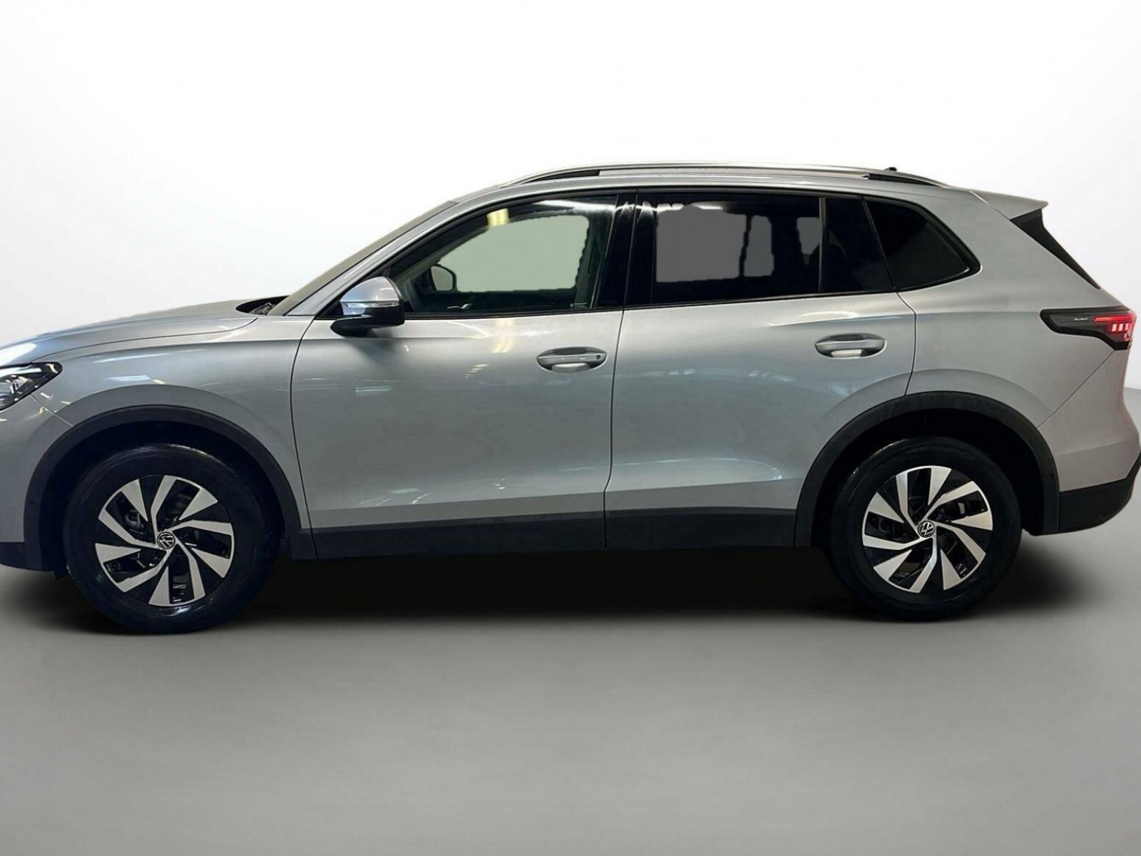 VOLKSWAGEN - TIGUAN - #189859 - 33