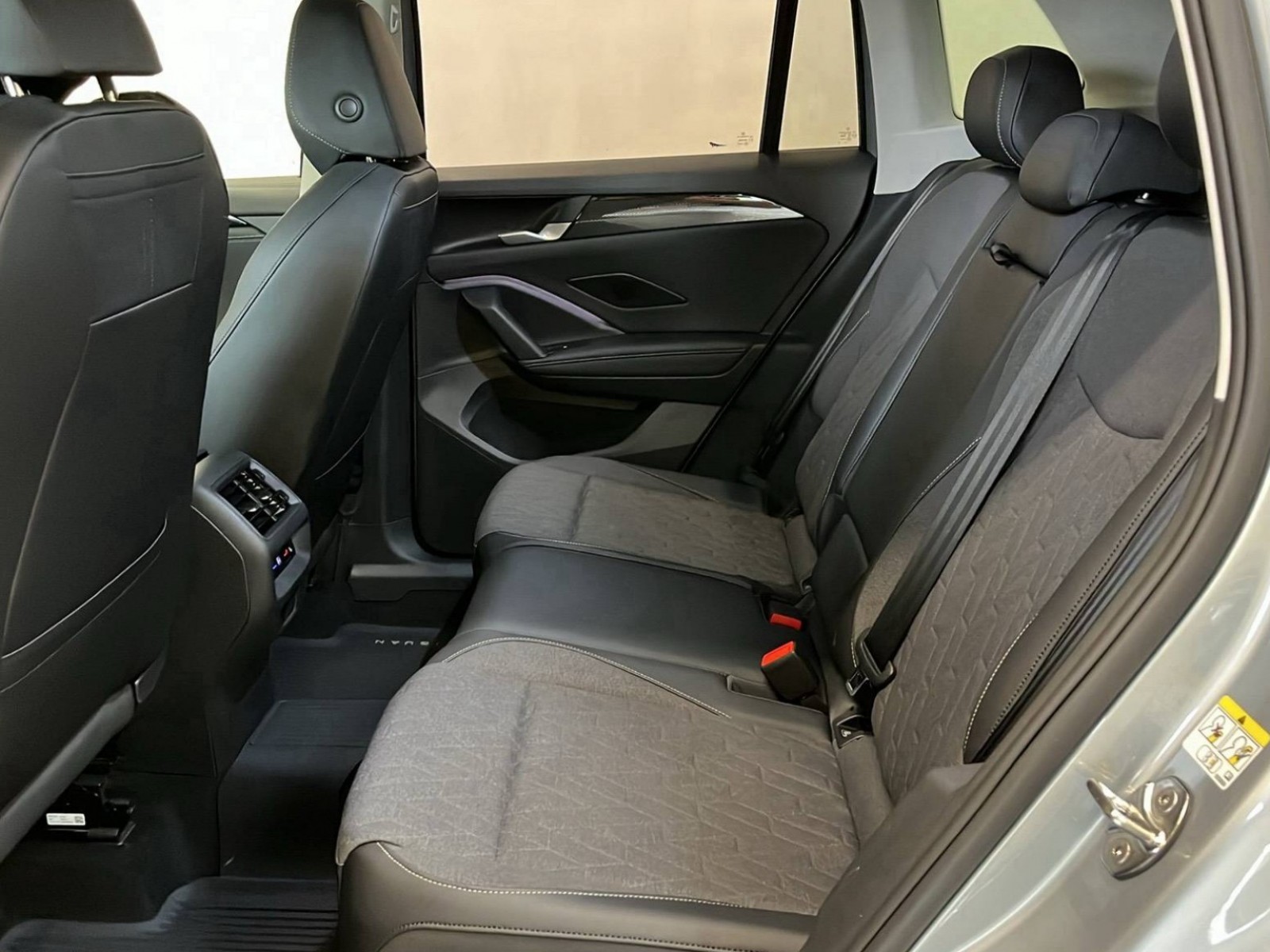 VOLKSWAGEN - TIGUAN - #189859 - 25