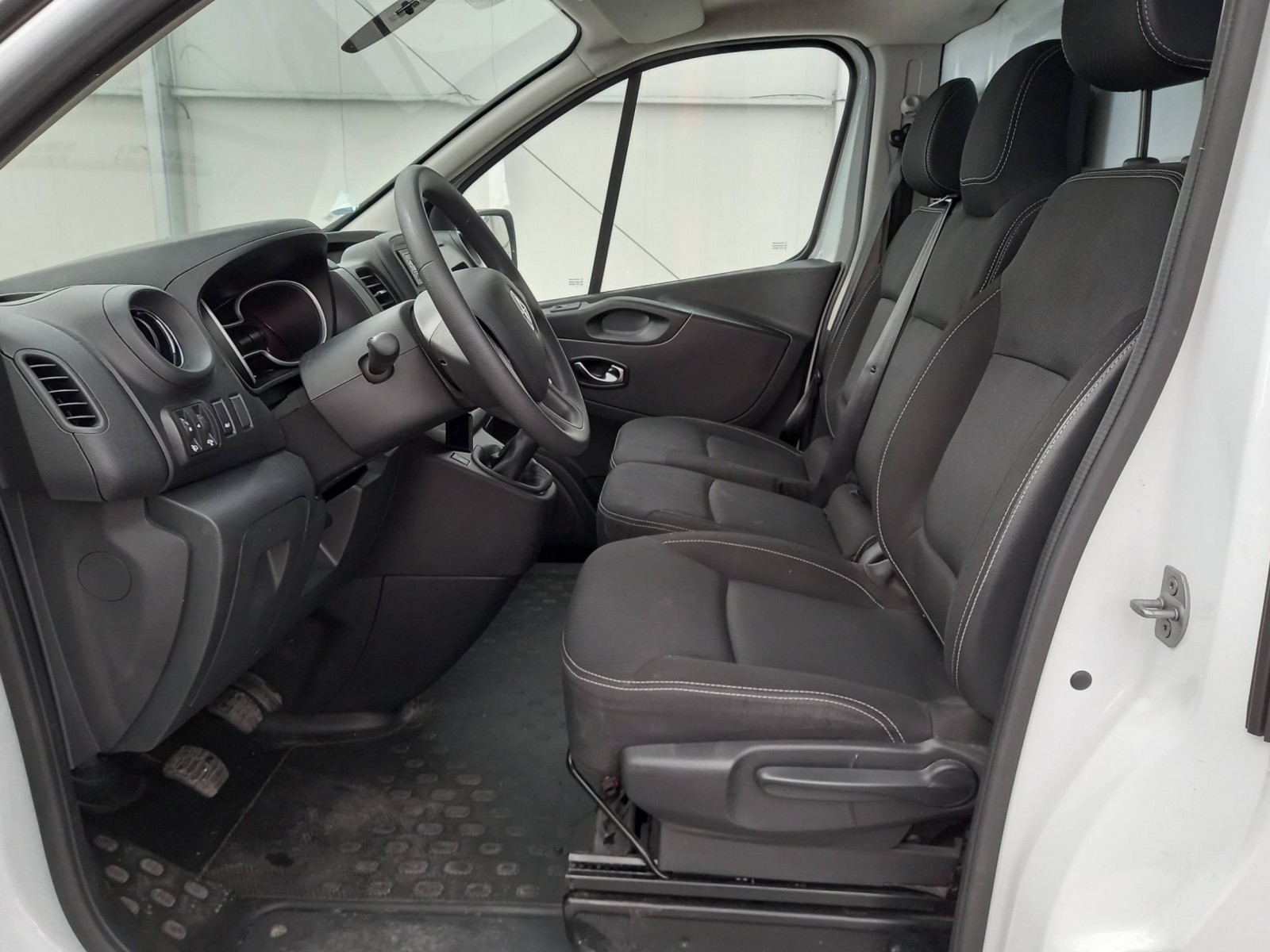 RENAULT - TRAFIC FOURGON - #198044 - 27