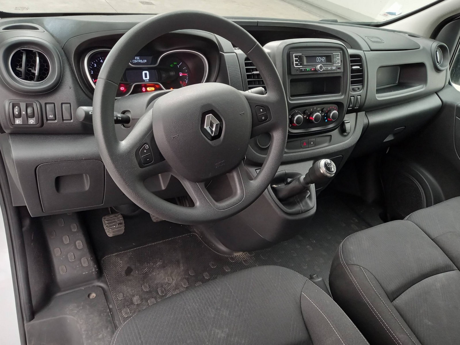 RENAULT - TRAFIC FOURGON - #198044 - 30