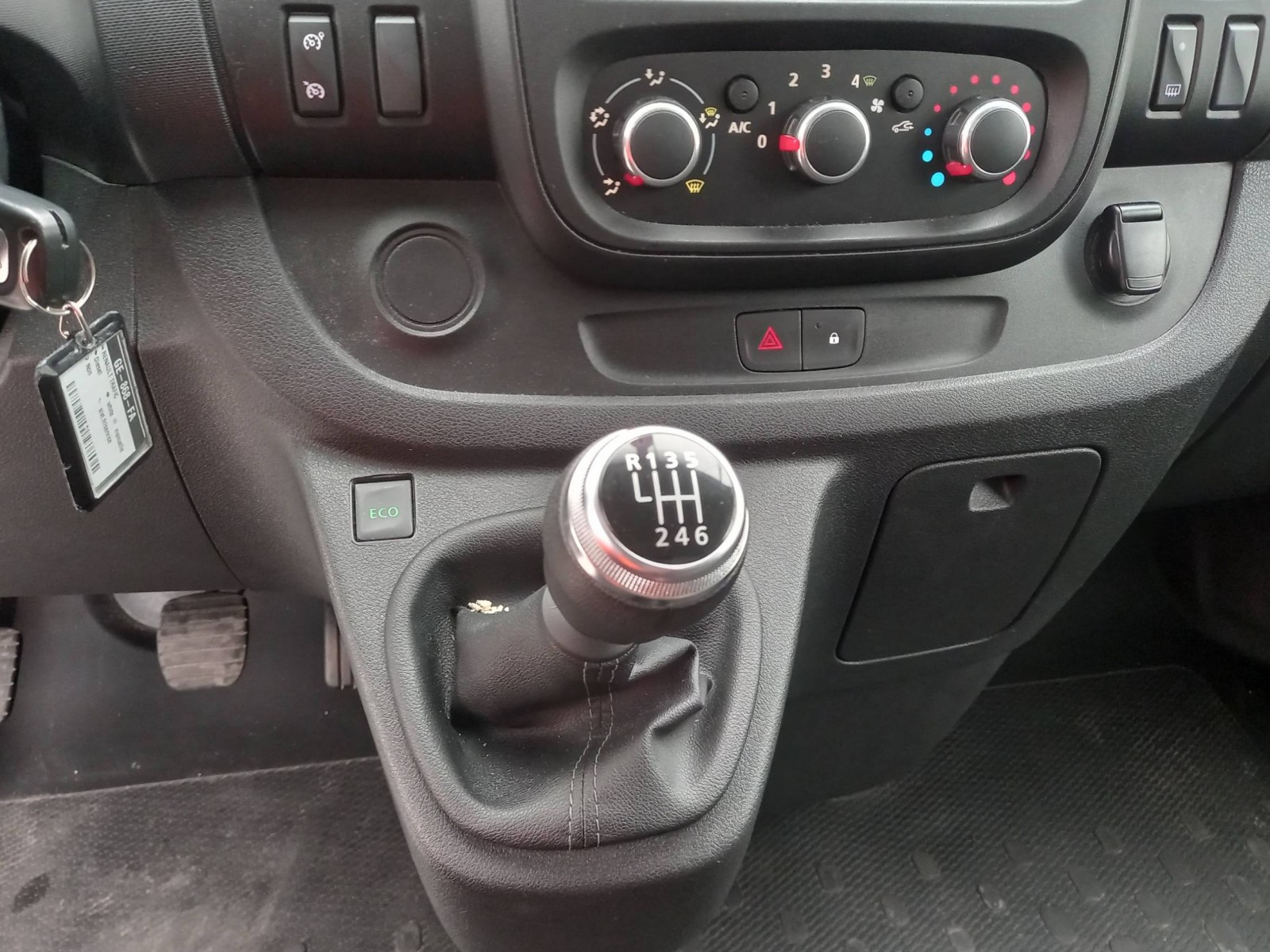 RENAULT - TRAFIC FOURGON - #198044 - 35