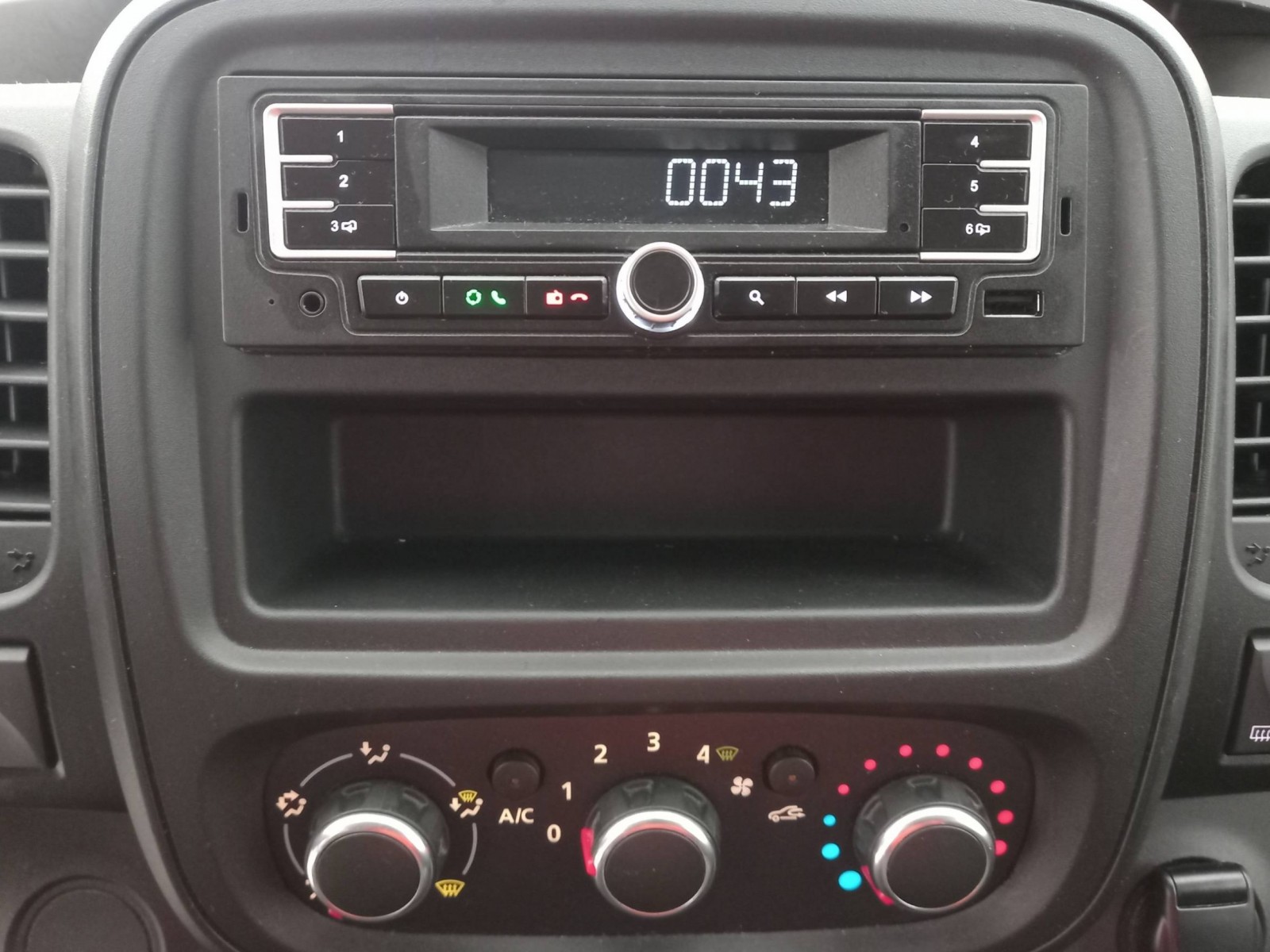 RENAULT - TRAFIC FOURGON - #198044 - 31