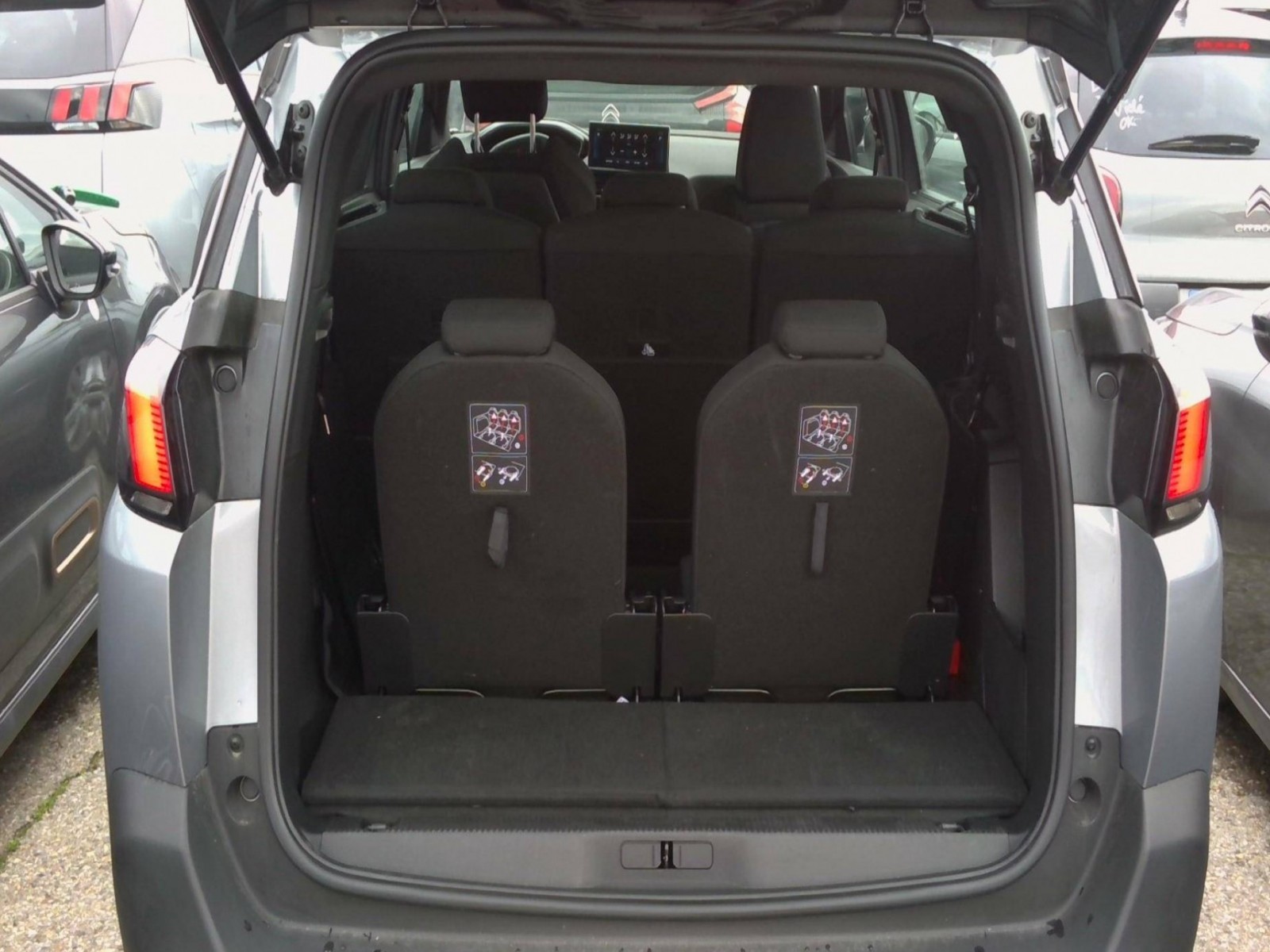 PEUGEOT - 5008 - #200847 - 10