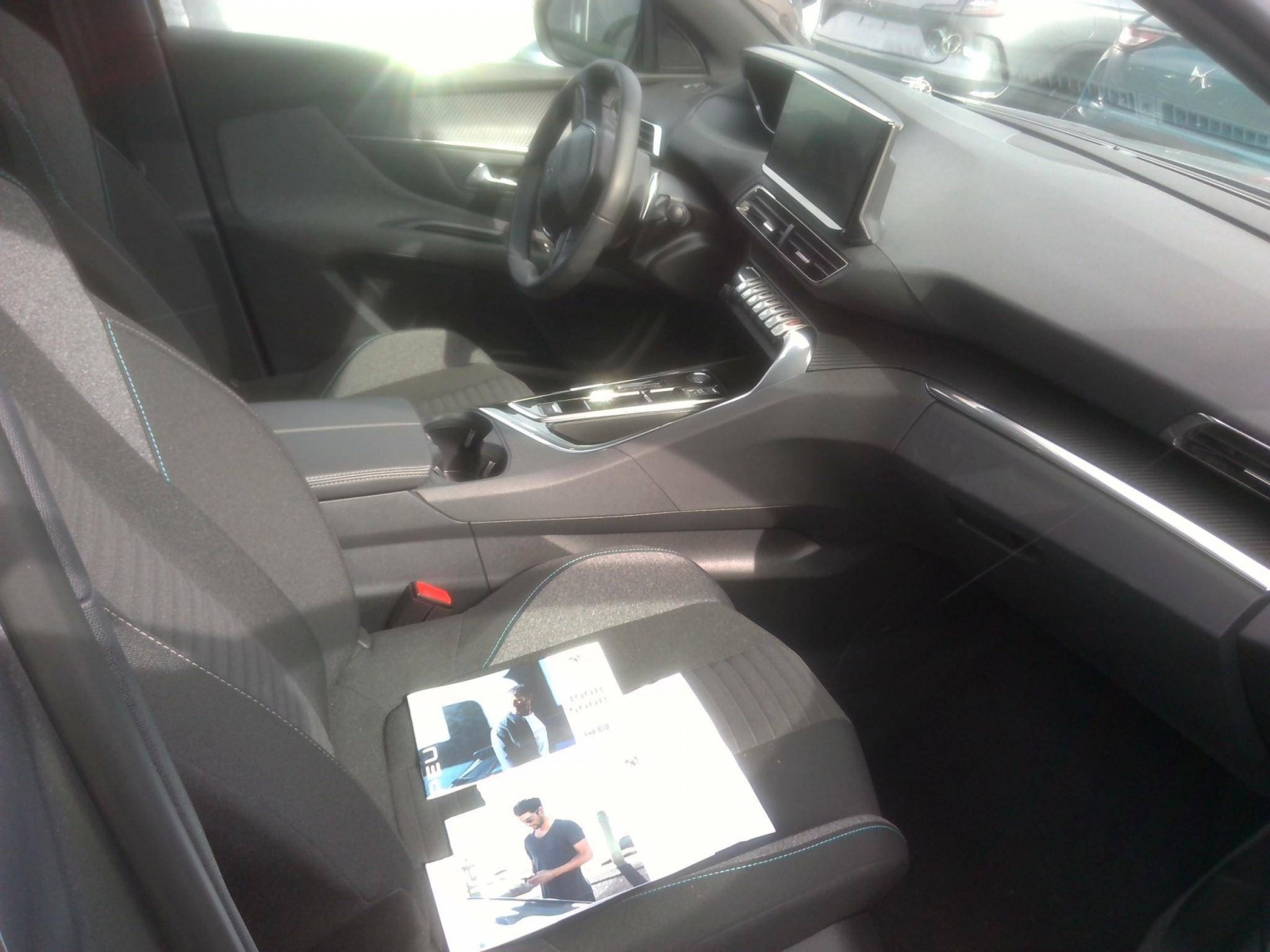 PEUGEOT - 5008 - #200850 - 2