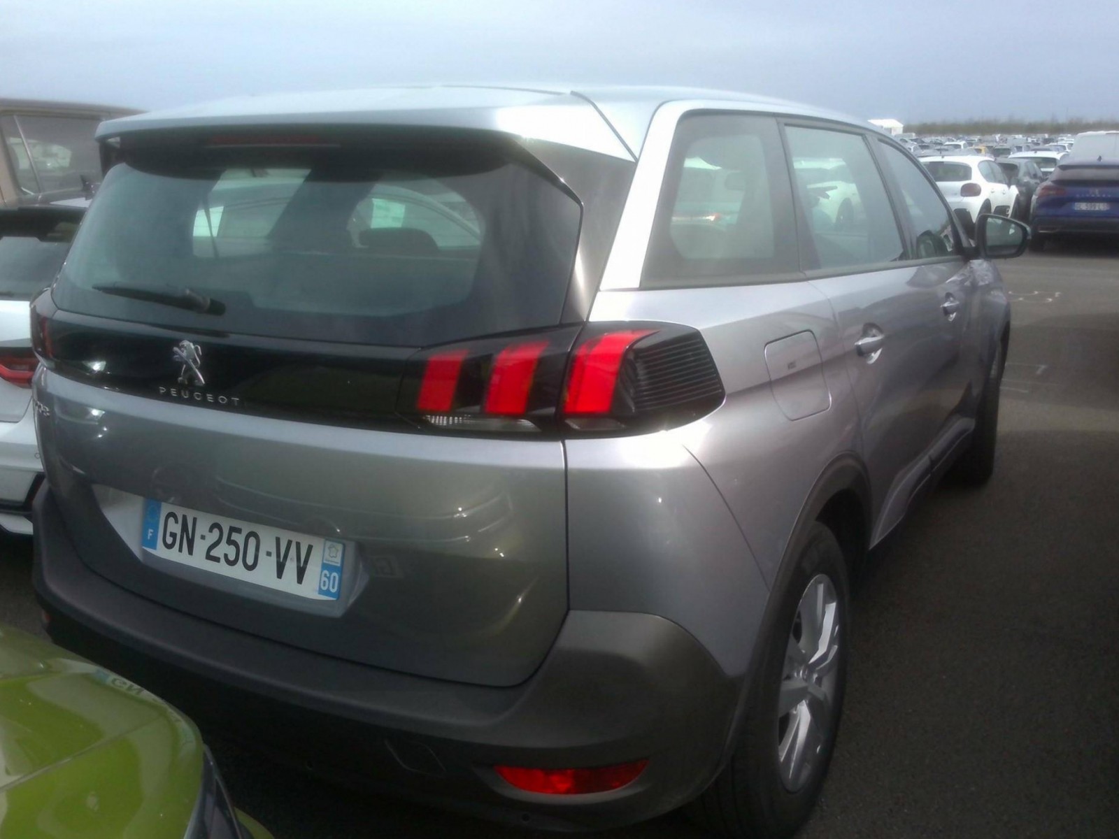 PEUGEOT - 5008 - #200850 - 8