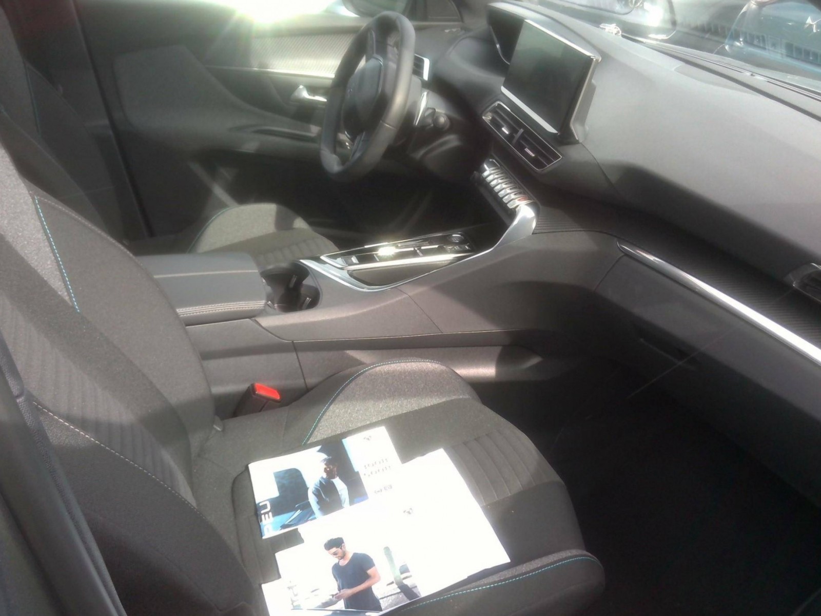 PEUGEOT - 5008 - #200850 - 9