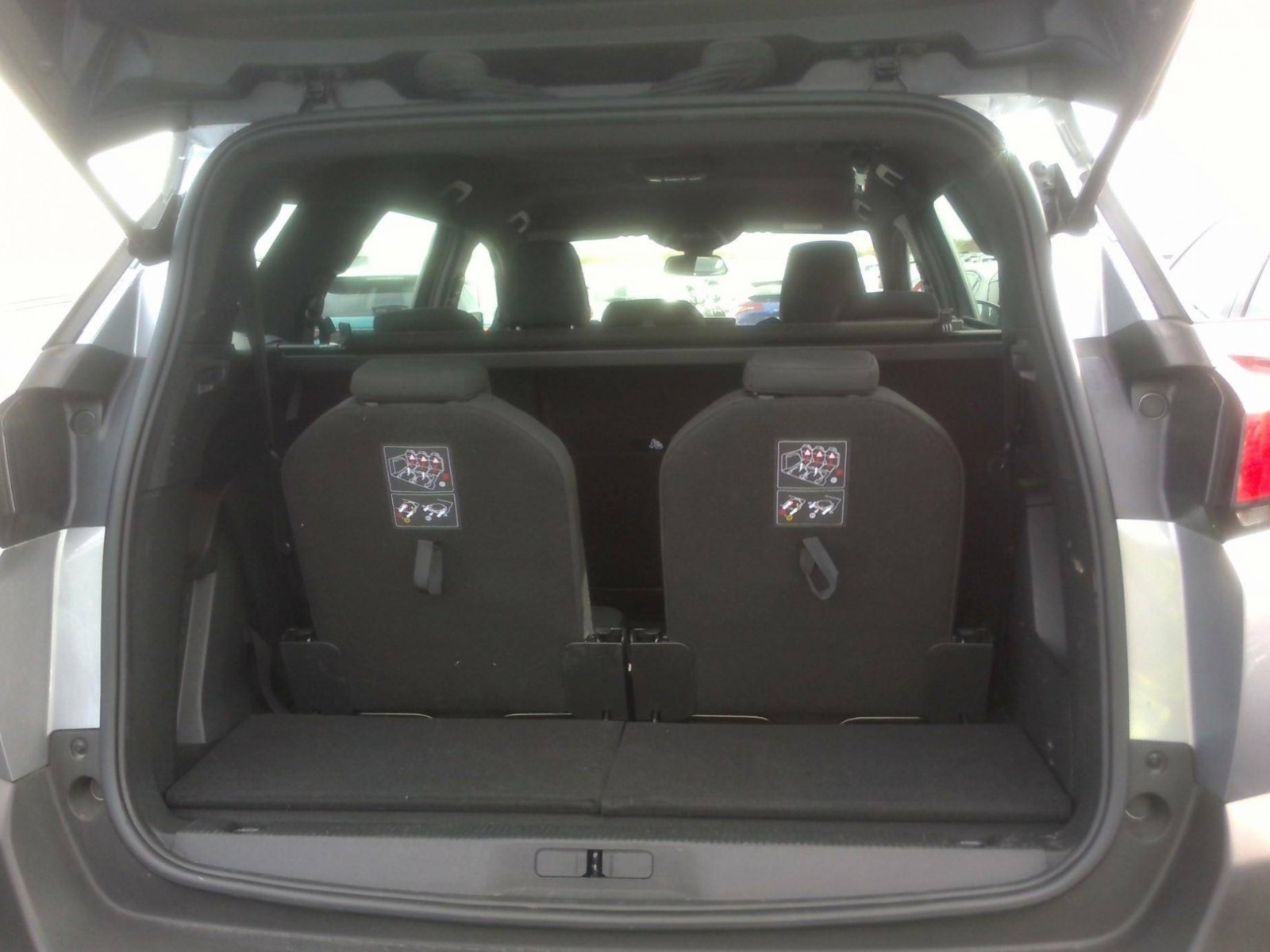 PEUGEOT - 5008 - #200850 - 11