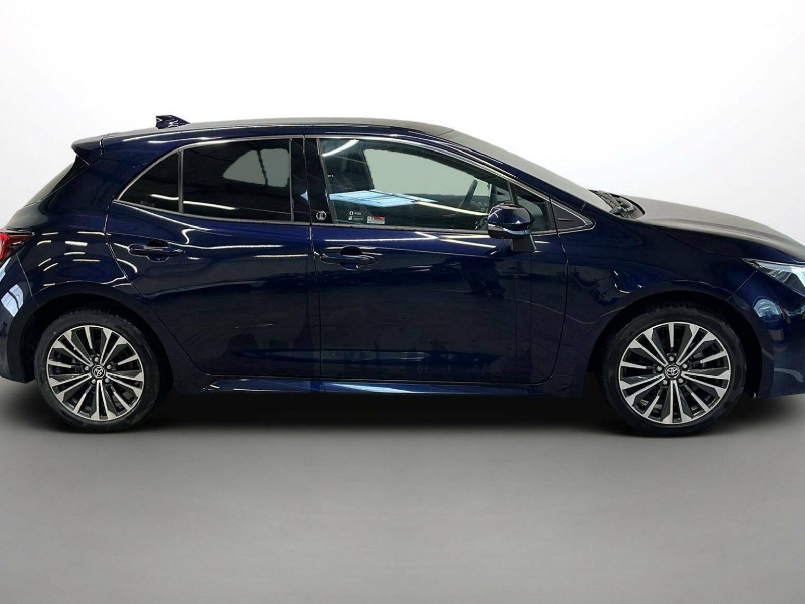 TOYOTA - COROLLA HYBRIDE - #372831 - 32