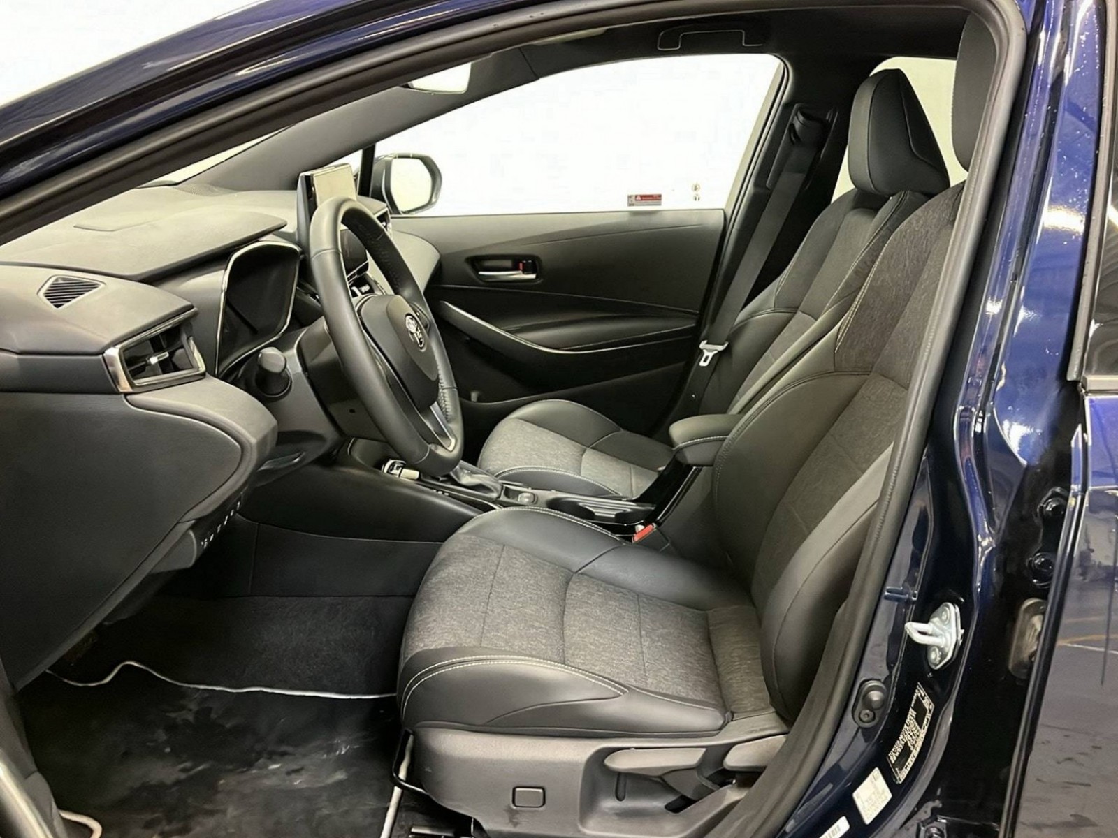 TOYOTA - COROLLA HYBRIDE - #372831 - 24