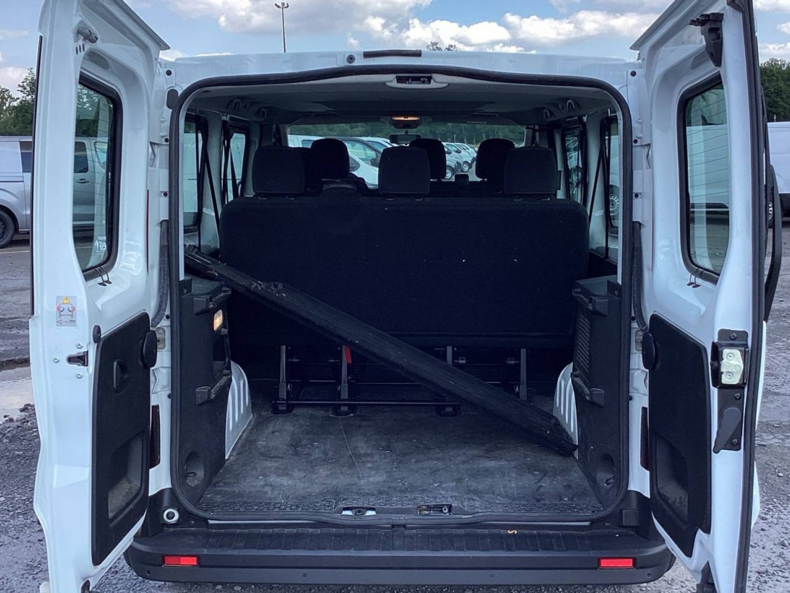 RENAULT - TRAFIC COMBI - #202057 - 26