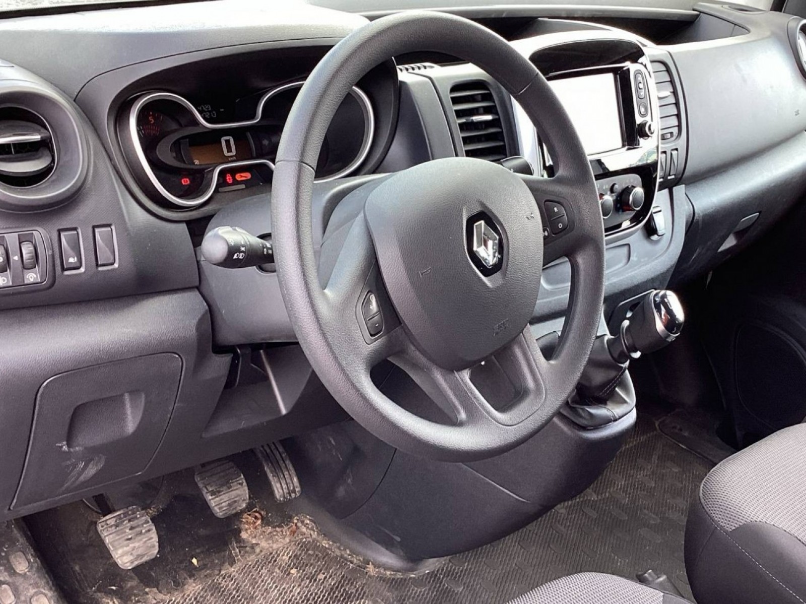 RENAULT - TRAFIC COMBI - #202057 - 28