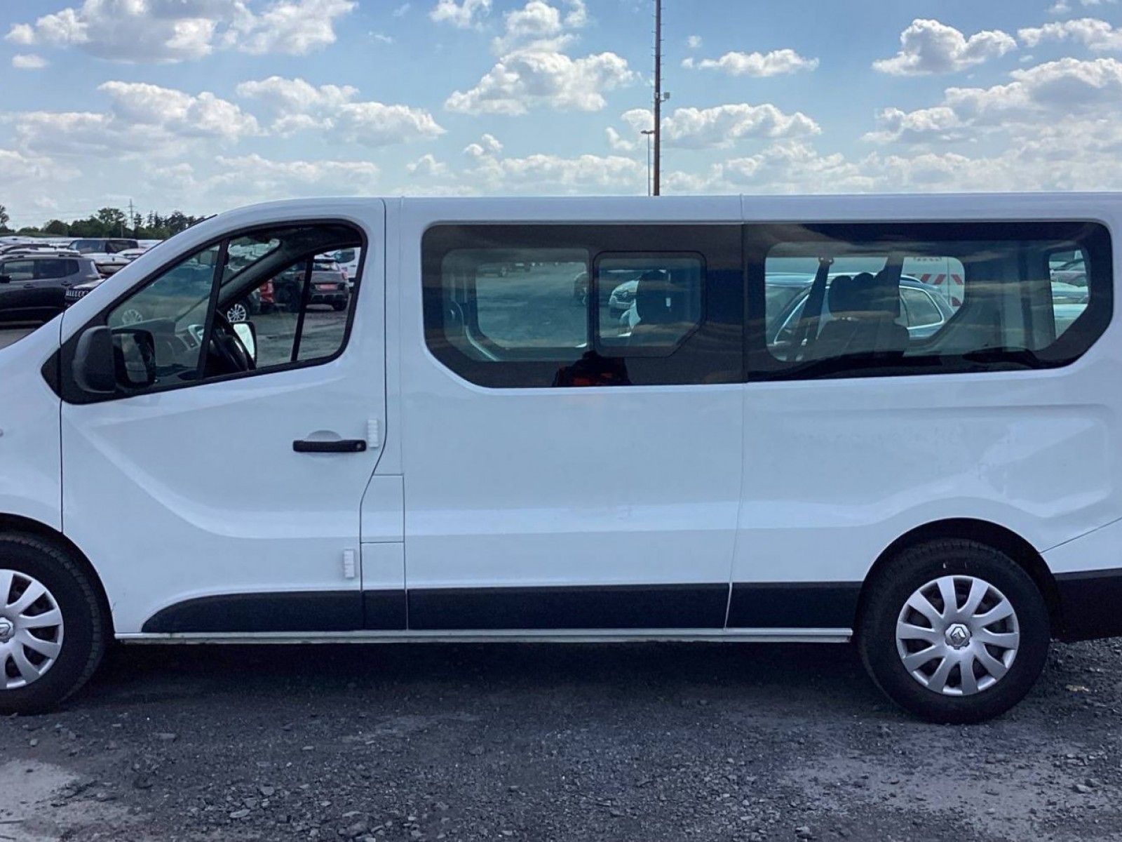RENAULT - TRAFIC COMBI - #202057 - 31