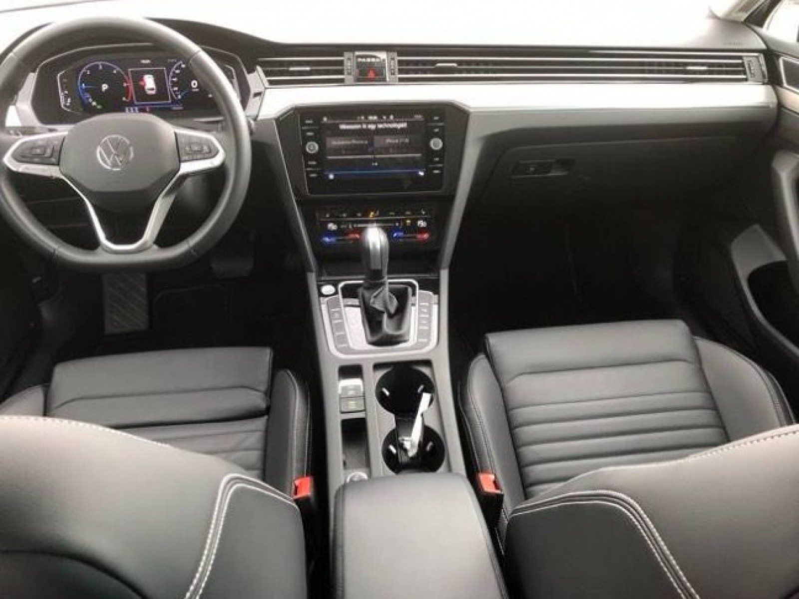 VOLKSWAGEN - PASSAT SW - #188016 - 14