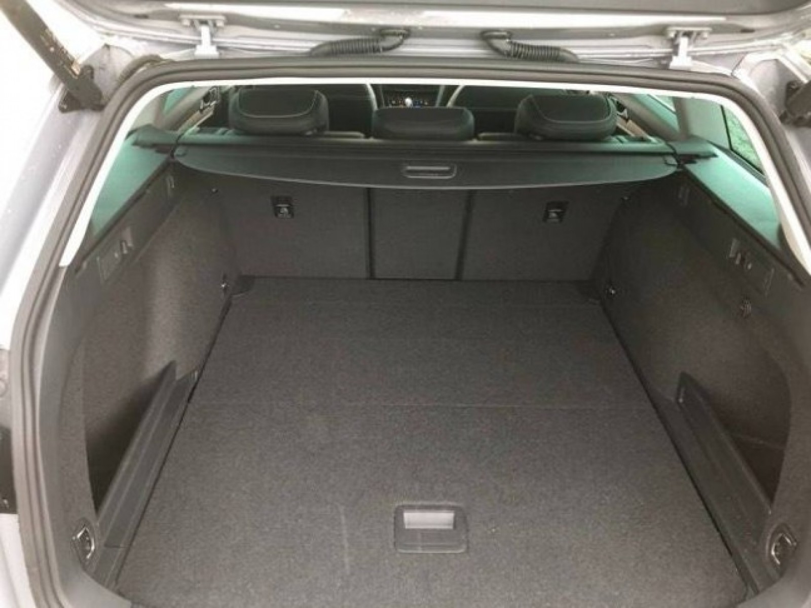 VOLKSWAGEN - PASSAT SW - #188016 - 17
