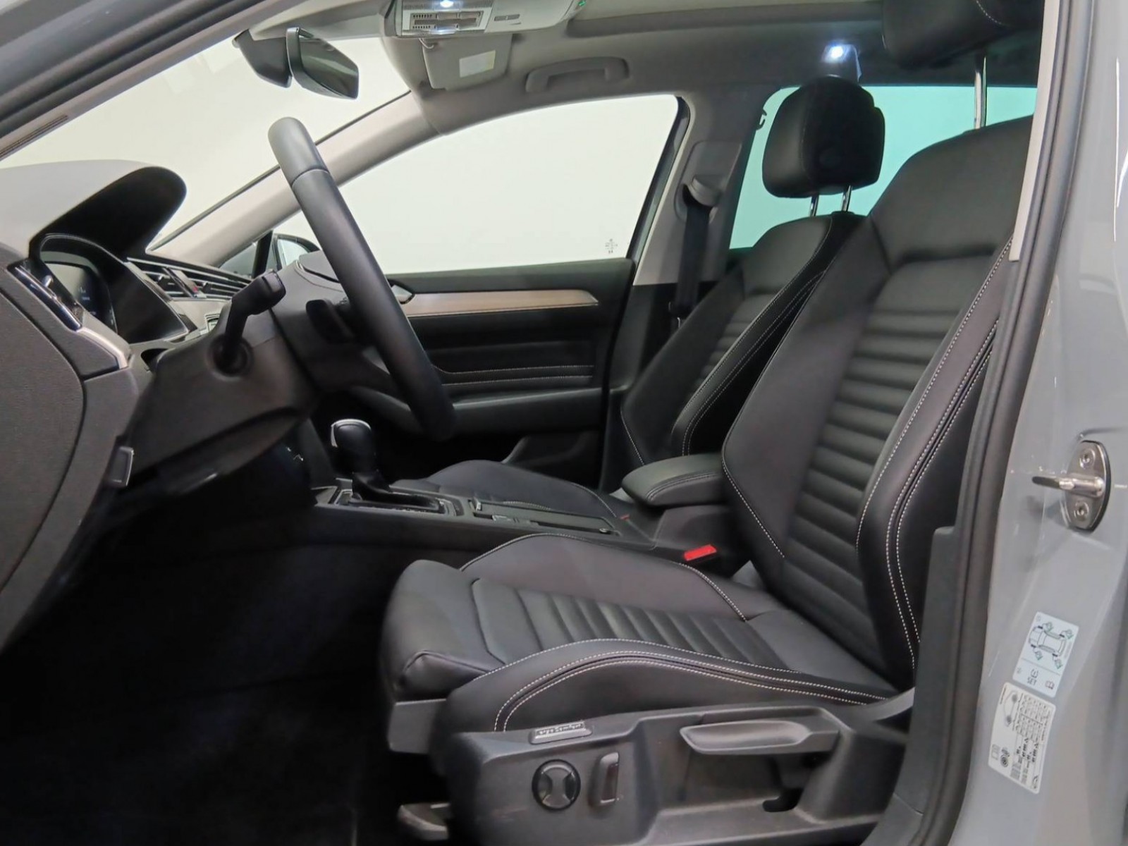 VOLKSWAGEN - PASSAT SW - #188017 - 7