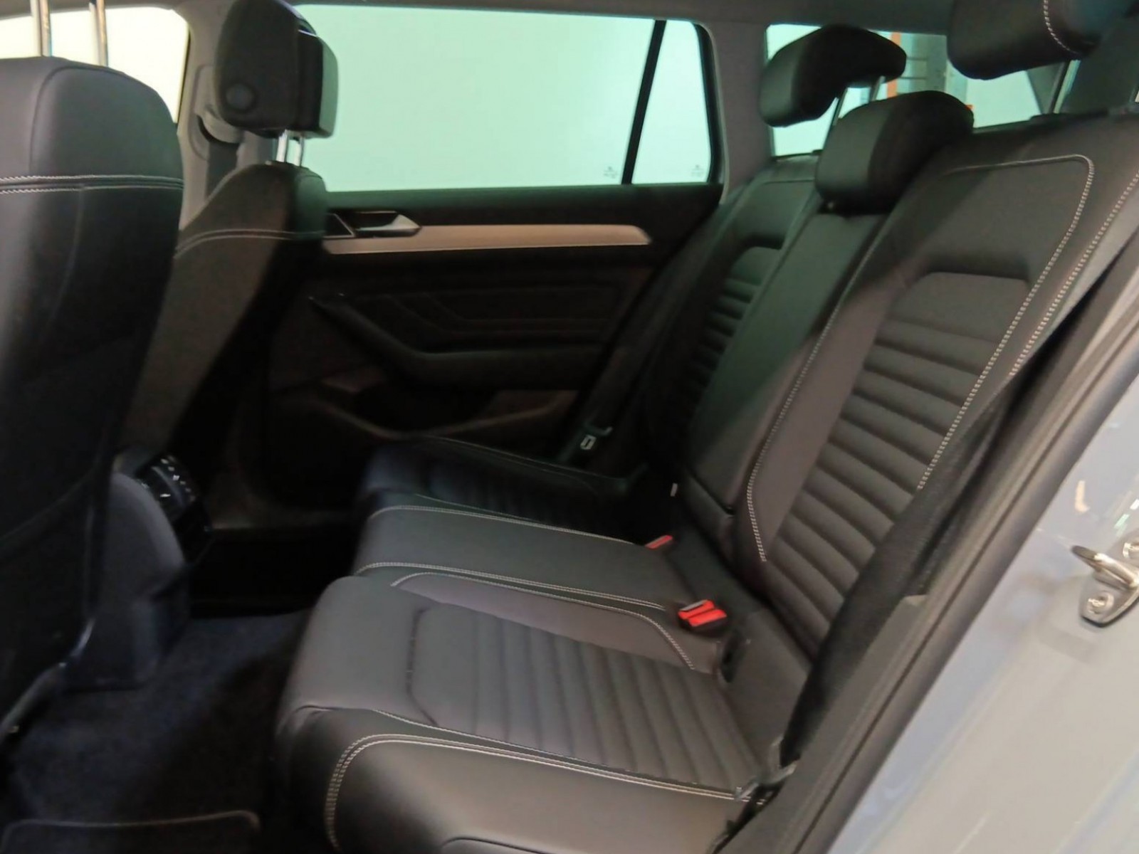 VOLKSWAGEN - PASSAT SW - #188017 - 8