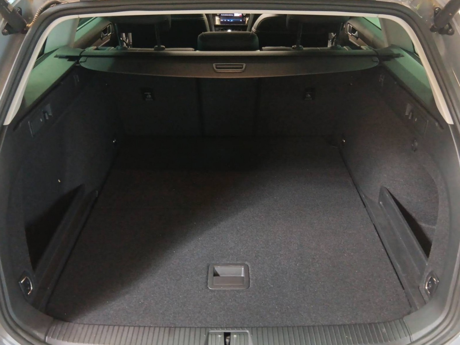 VOLKSWAGEN - PASSAT SW - #188017 - 12