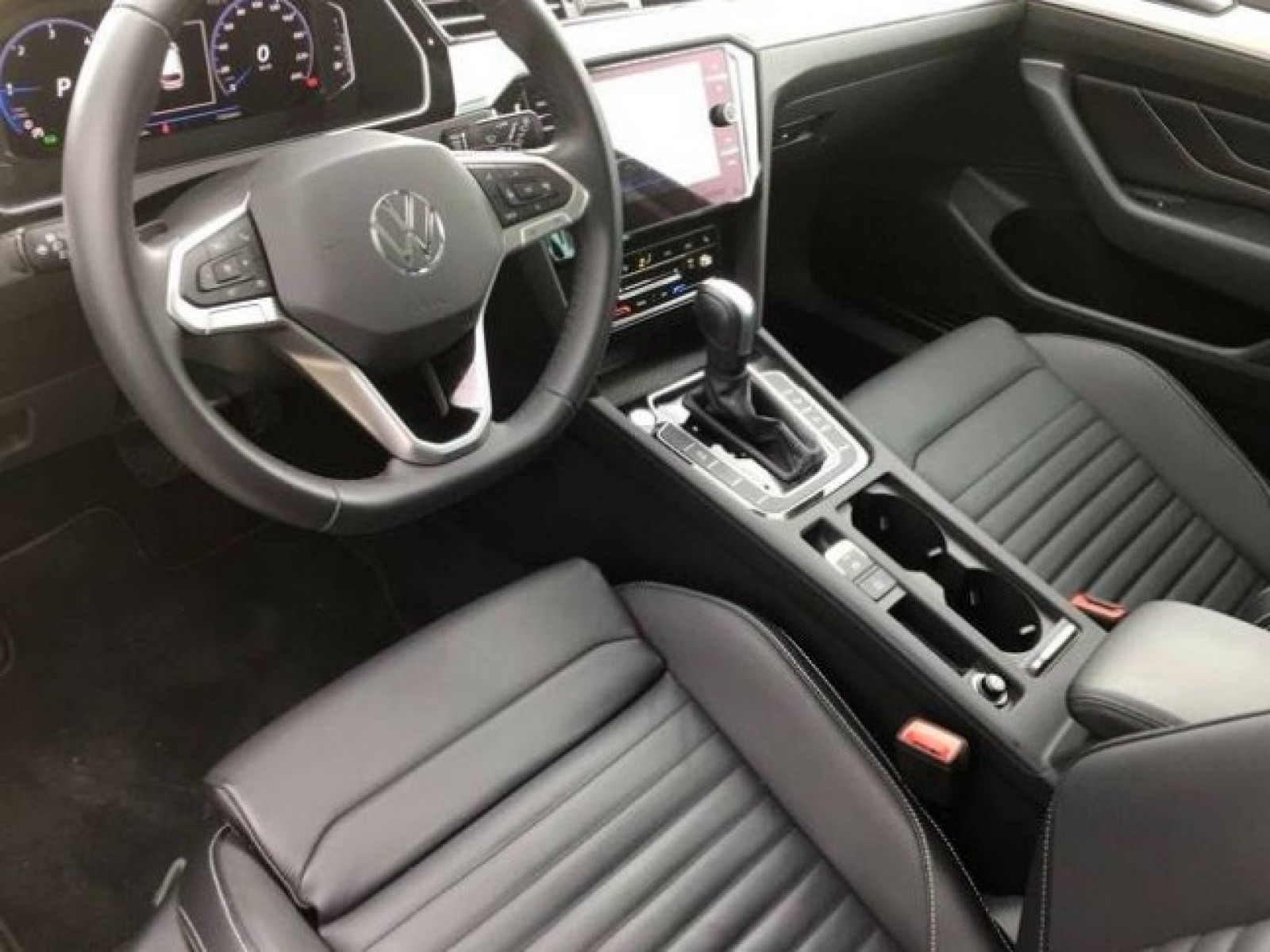 VOLKSWAGEN - PASSAT SW - #188017 - 19