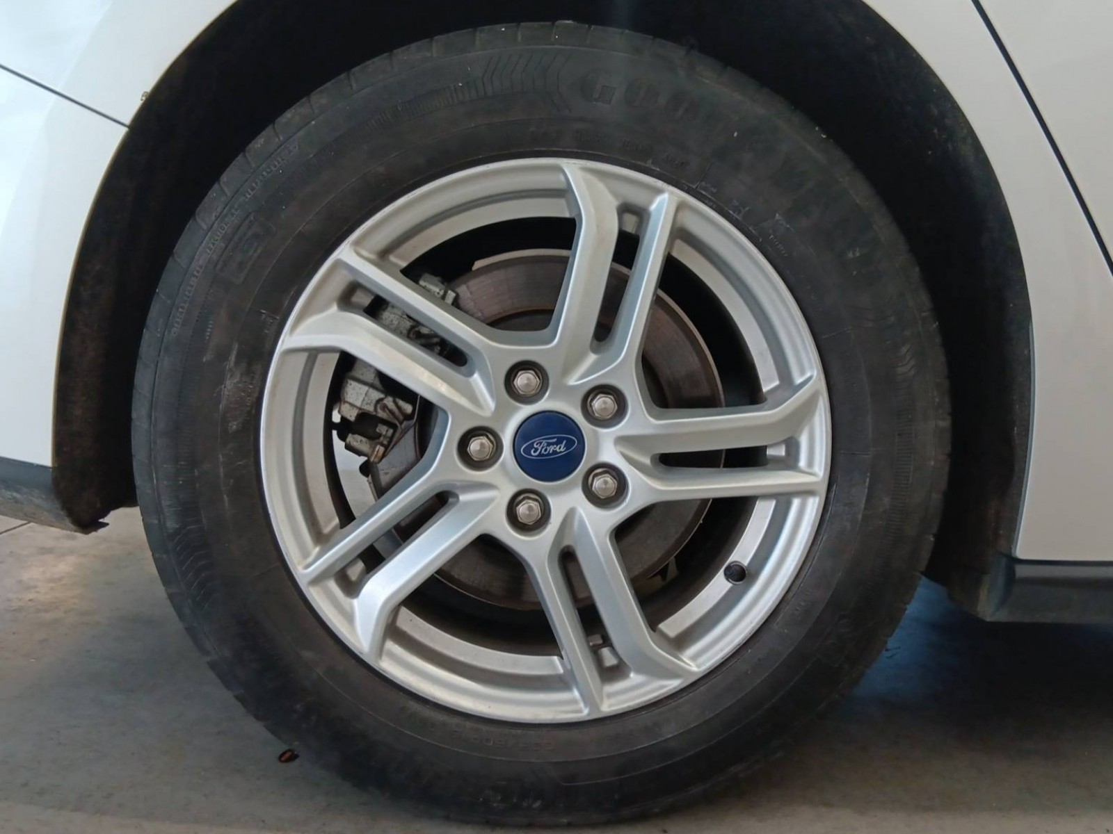 FORD - FOCUS SW - #197819 - 23