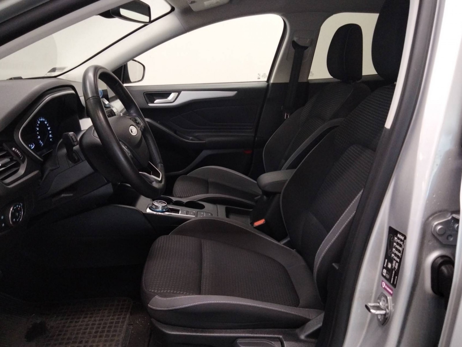 FORD - FOCUS SW - #197819 - 7