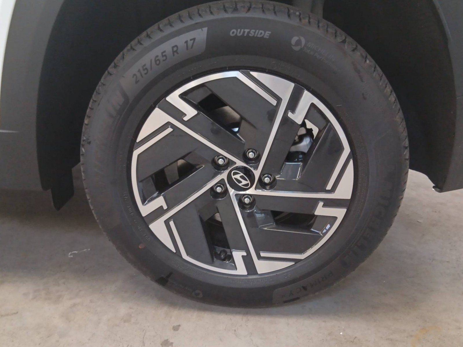 HYUNDAI - TUCSON - #410022 - 24