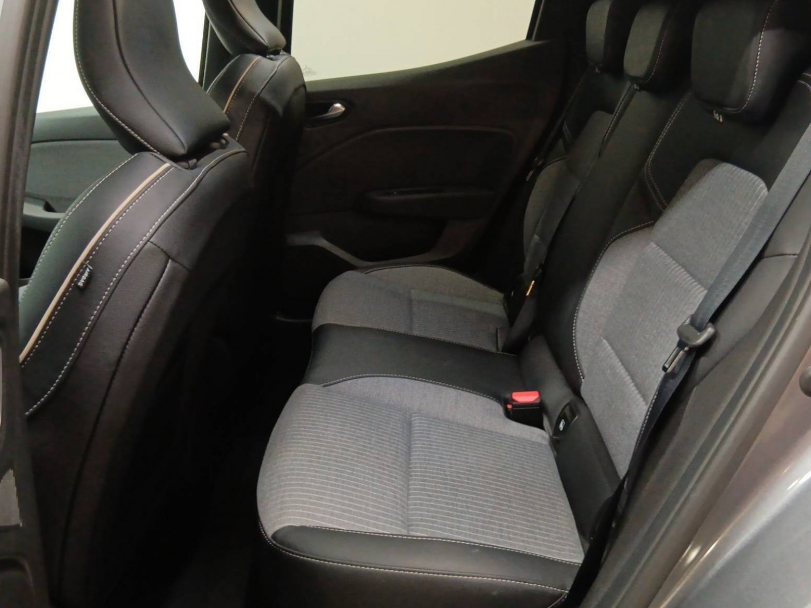RENAULT - CLIO V - #370466 - 8