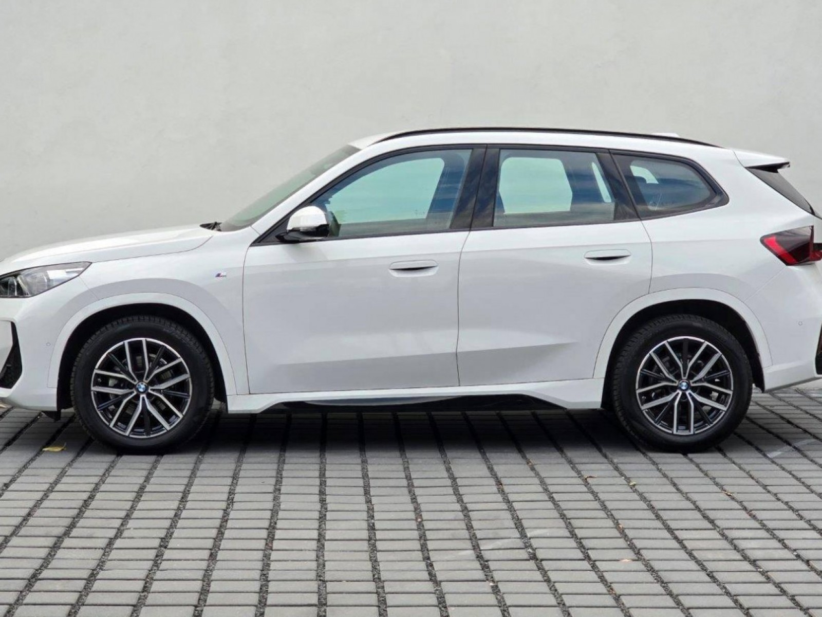 BMW - X1 U11 - #513702 - 18