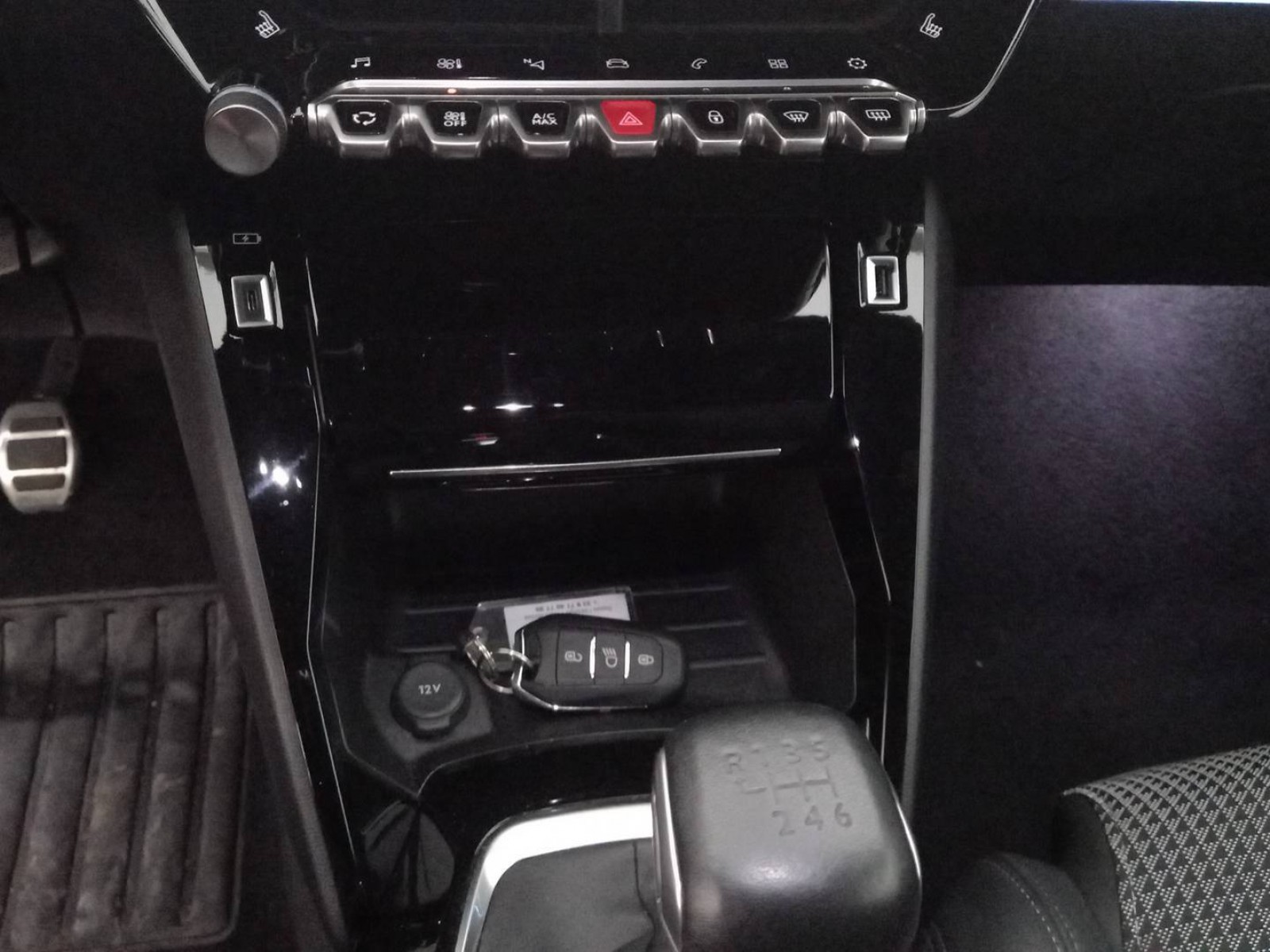PEUGEOT - 2008 - #200658 - 12