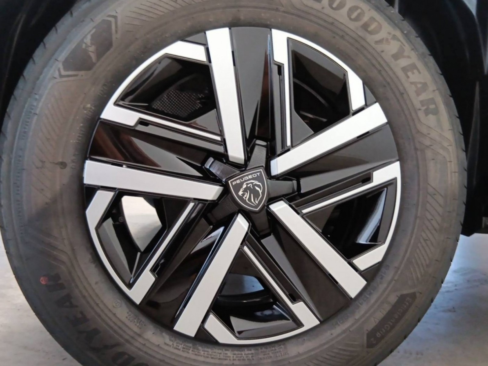PEUGEOT - NOUVEAU 2008 - #200322 - 25
